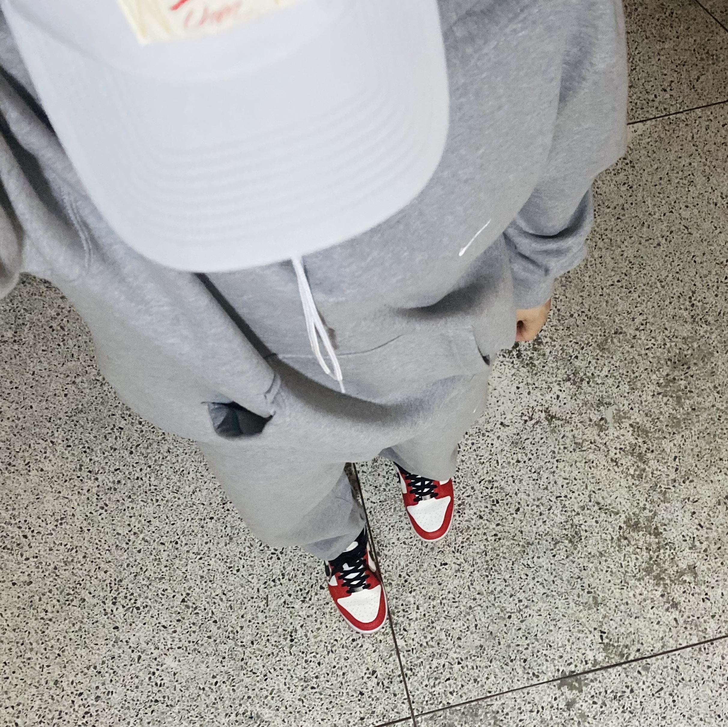 Nike x NBA Dunk Low Retro EMB Black and Chile Red, Nike NRG Solo Swoosh Fleece Pants Dark Grey Heather - Asia 착용 스타일 - 1