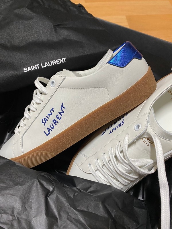 (W) Saint Laurent Court Classic SL/06 Sneakers White Blue 착용 스타일