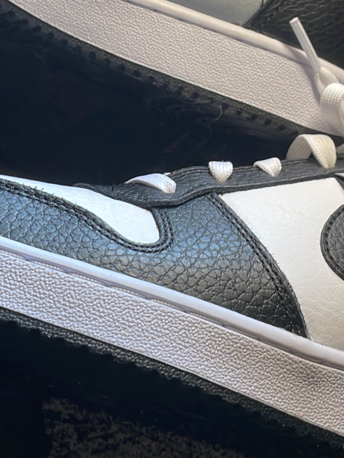 Nike Ebernon Low Premium White Black 착용 스타일 - 1