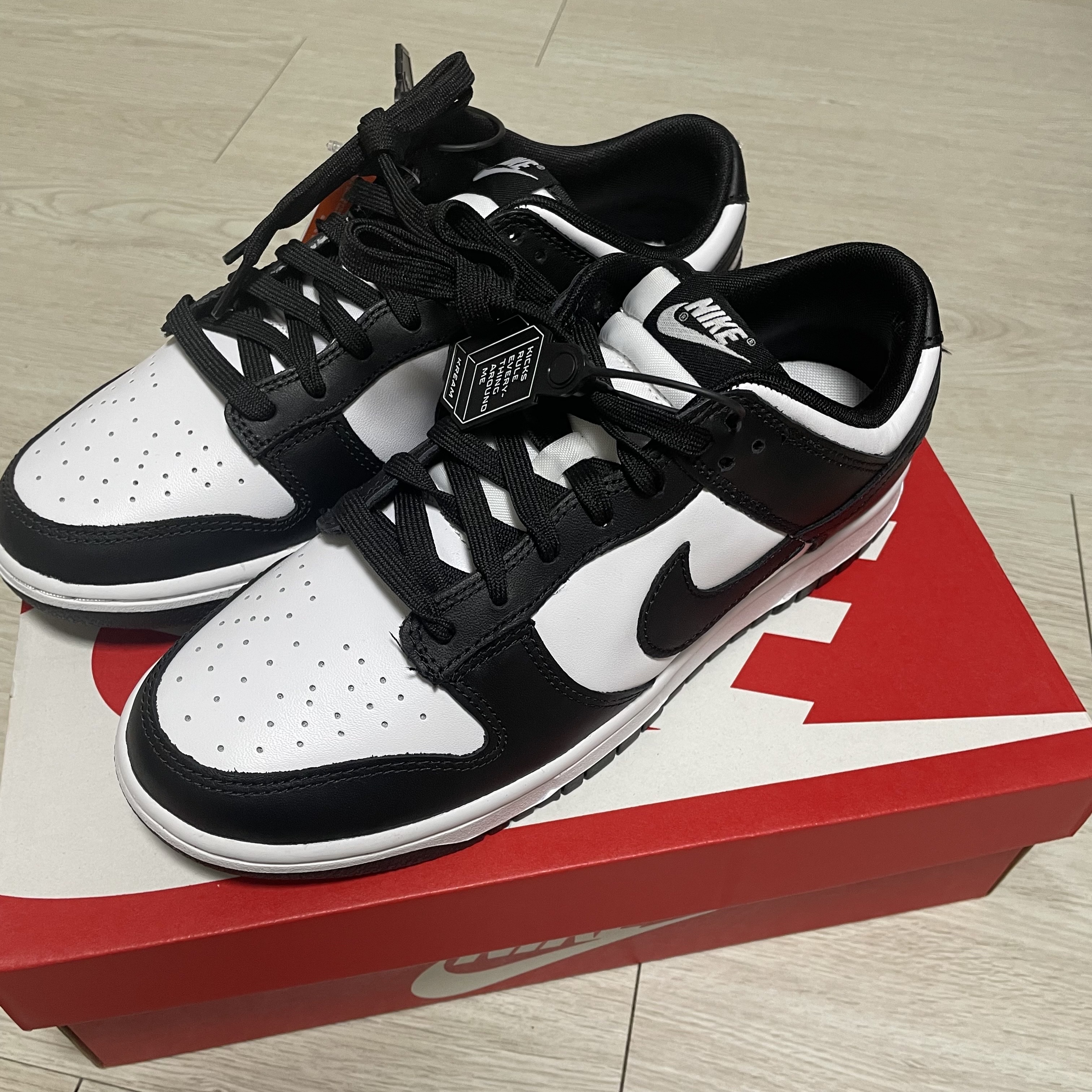 Nike Dunk Low Retro Black 착용 스타일