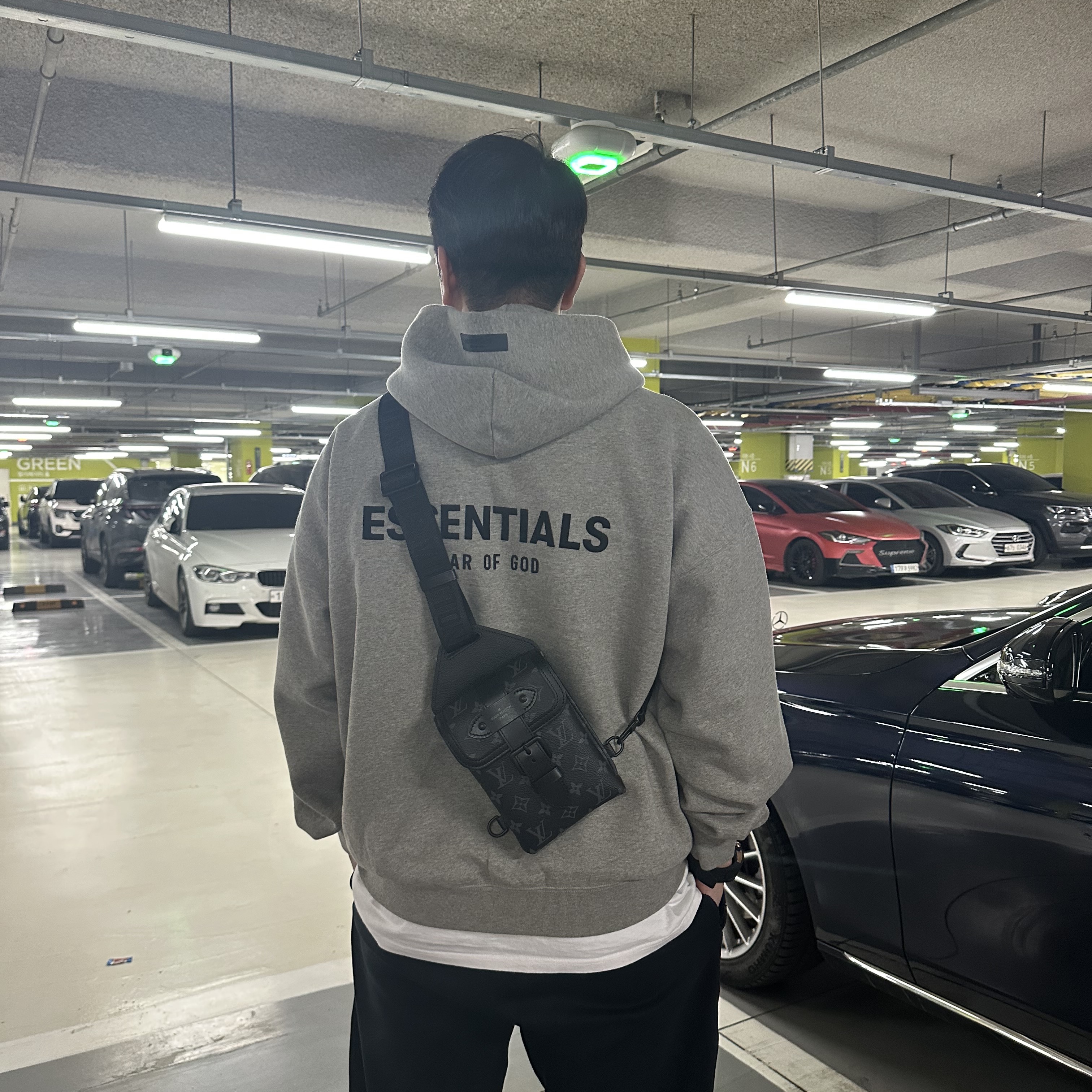 Essentials The Core Collection Hoodie Dark Oatmeal, Essentials The Core Collection Relaxed Sweatpants Dark Oatmeal 착용 스타일 - 3