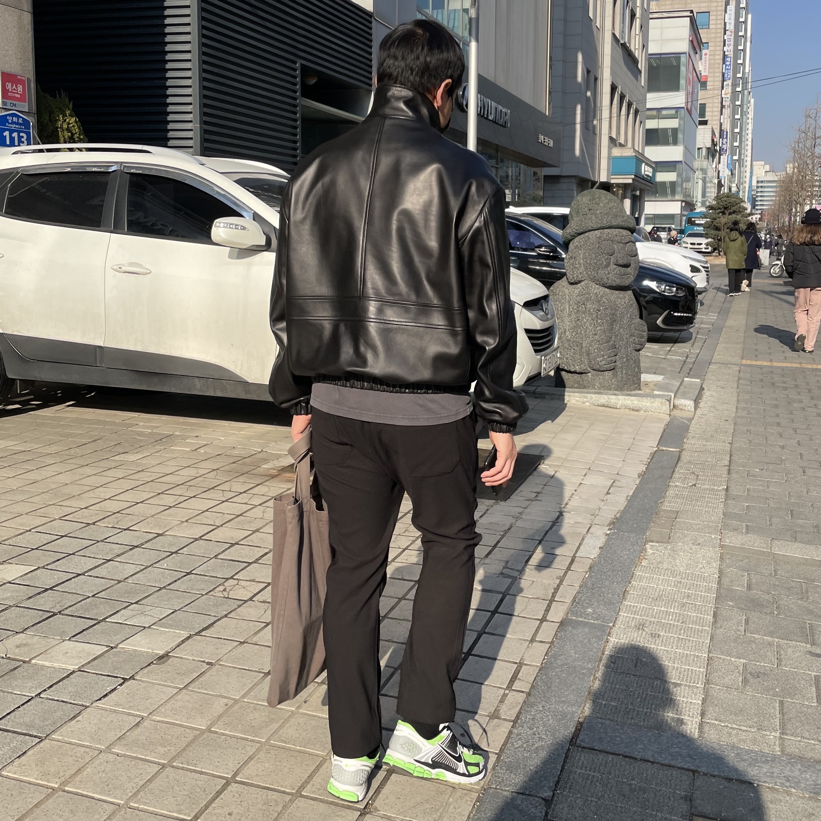 Nike Zoom Vomero 5 Electric Green Black 착용 스타일