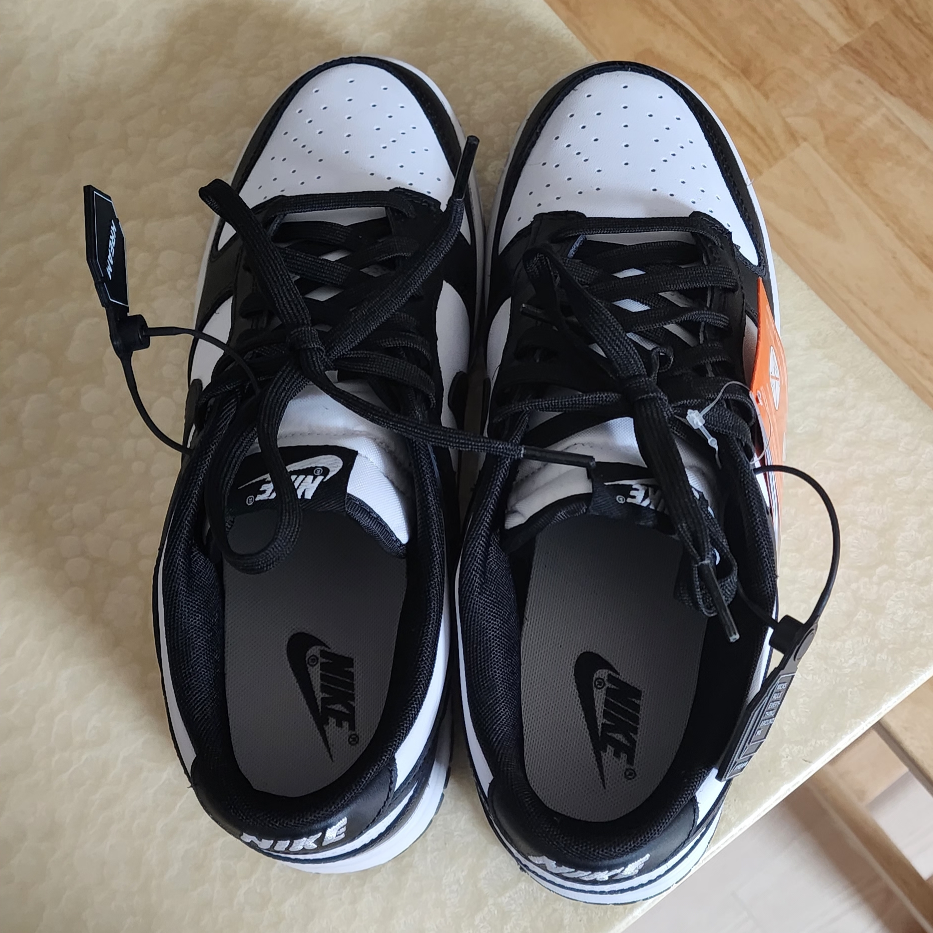Nike Dunk Low Retro Black 착용 스타일 - 2