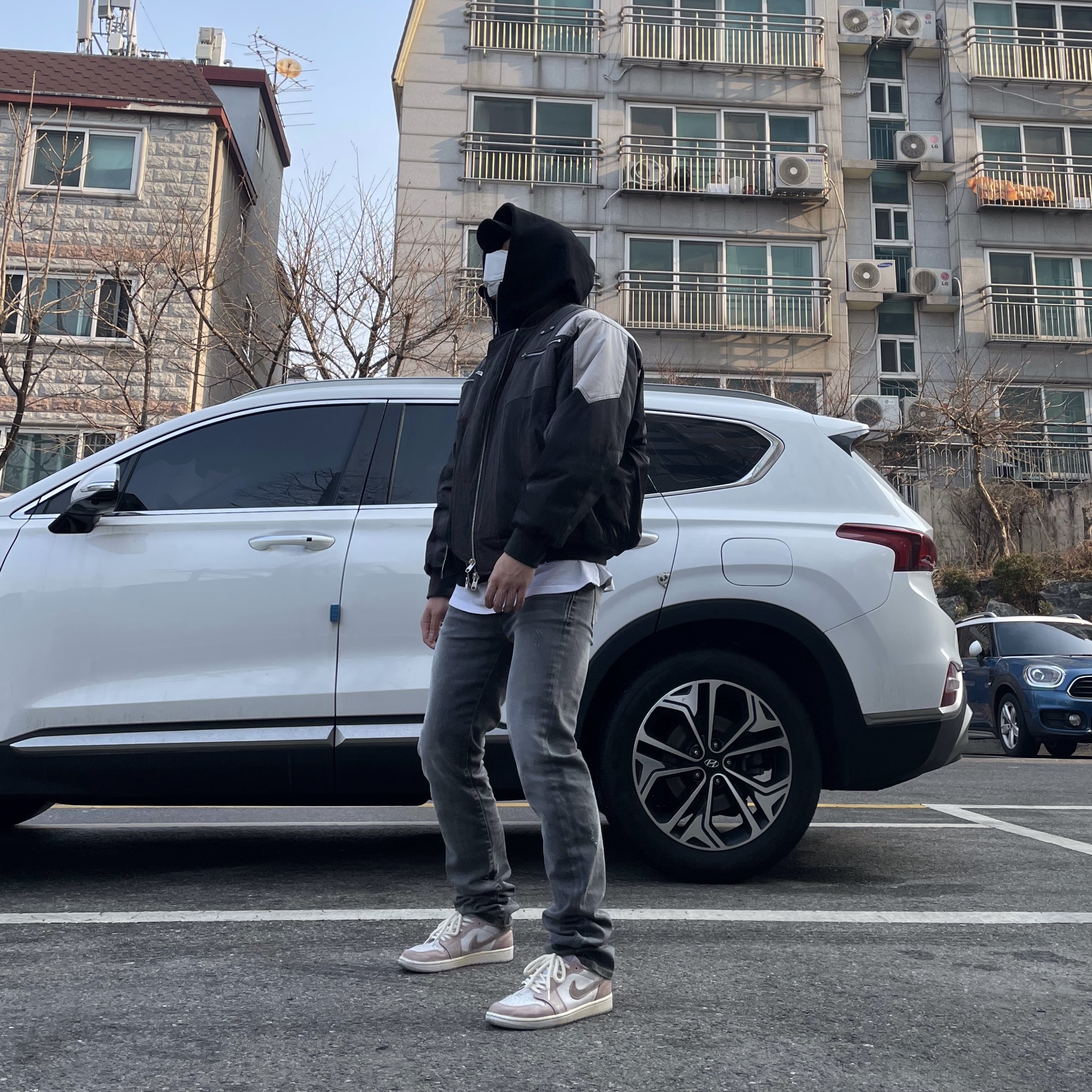 Undermycar Wani Kame Multi Block Pocket Turtle Bomber Driftwood - 22FW, Jordan 1 Low OG Neutral Grey 착용 스타일 - 3