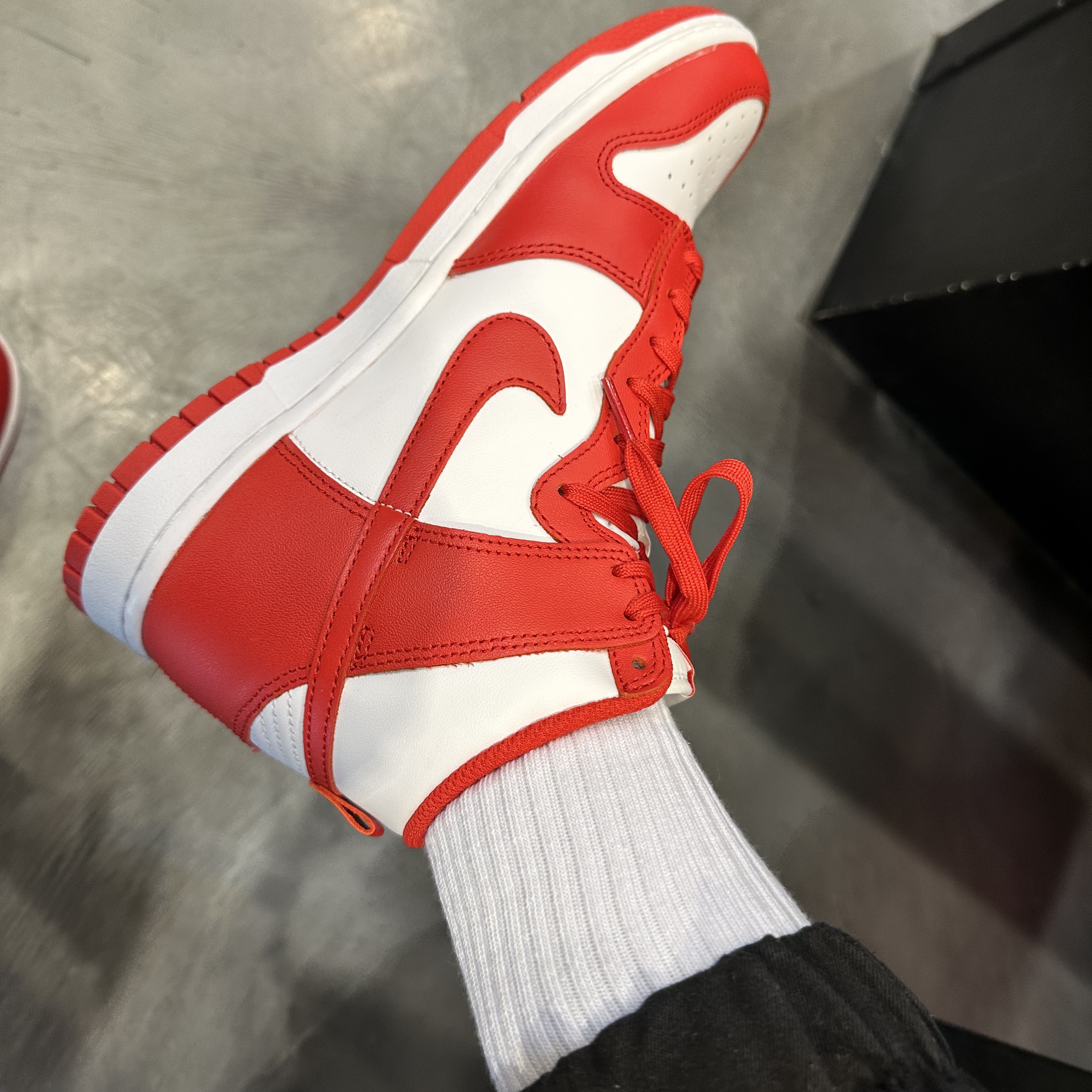 Nike Dunk High Retro Championship White and Red 착용 스타일 - 2