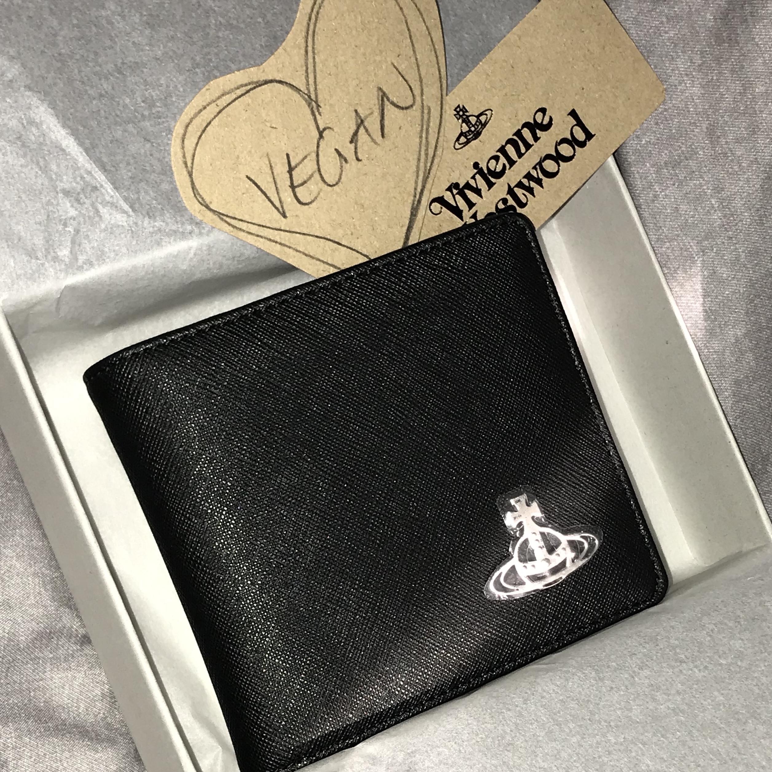 비비안 웨스트우드 코인 포켓 더비 빌 폴드 지갑 블랙 | Vivienne Westwood | KREAM