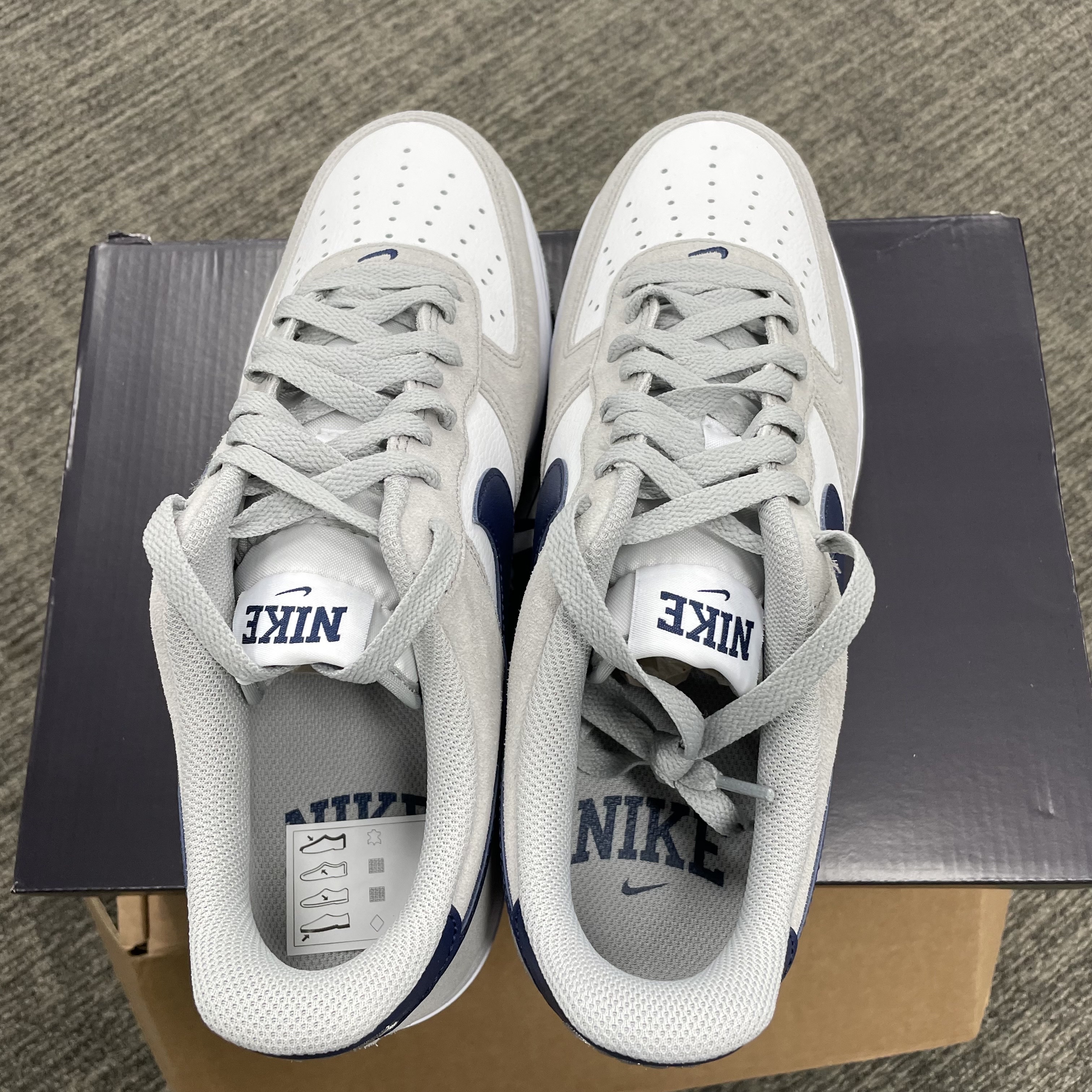 Nike Air Force 1 '07 Light Smoke Grey Midnight Navy 착용 스타일 - 3