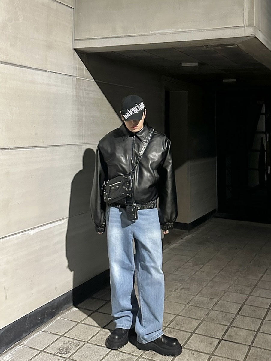 Balenciaga Crocodile Embossed Le Cagole XS Shoulder Bag Black, Yeezy Gap Engineered By Balenciaga Flame Cap Black 착용 스타일 - 5