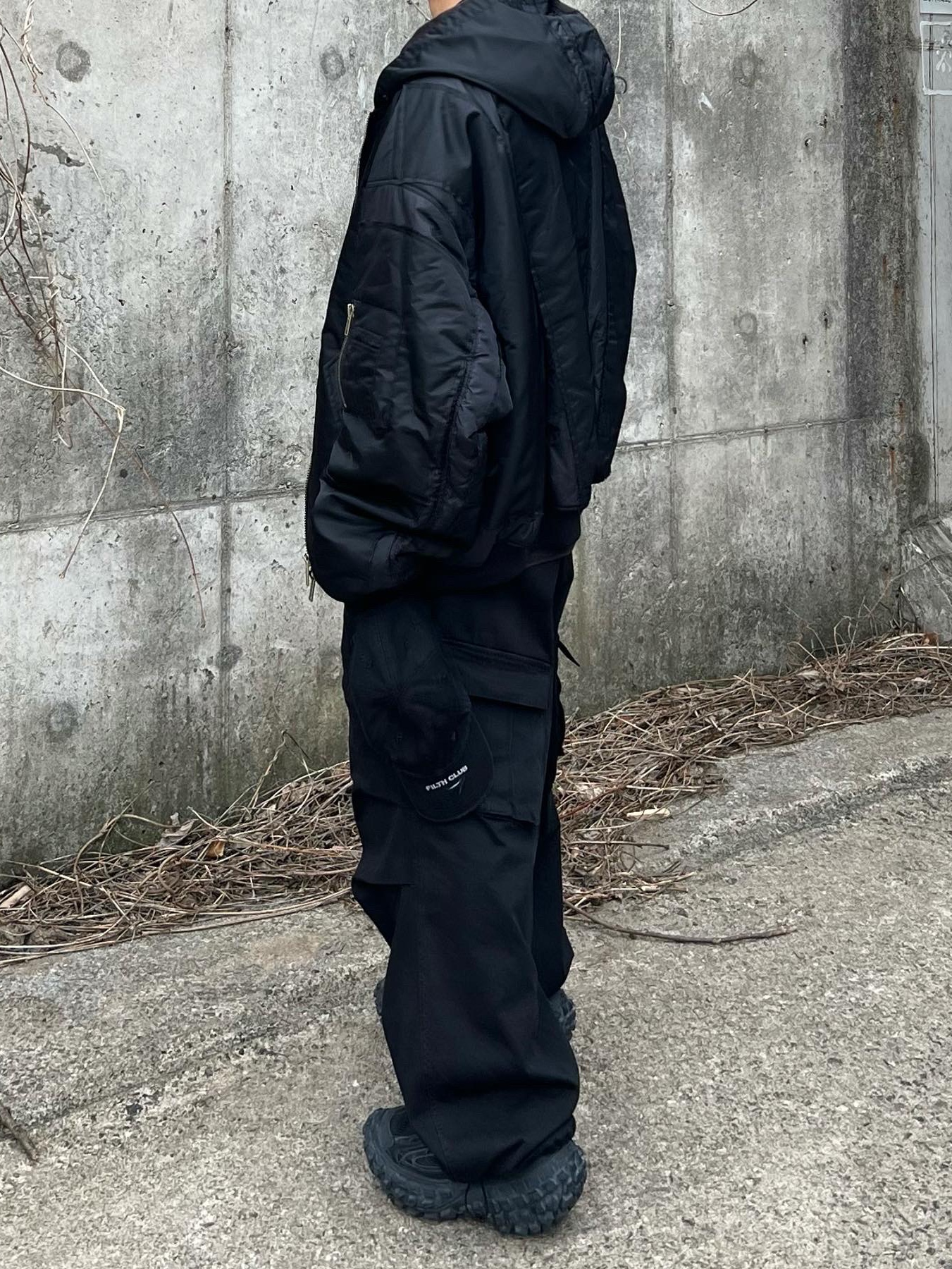 Balenciaga Defender Sneakers Black 착용 스타일 - 4