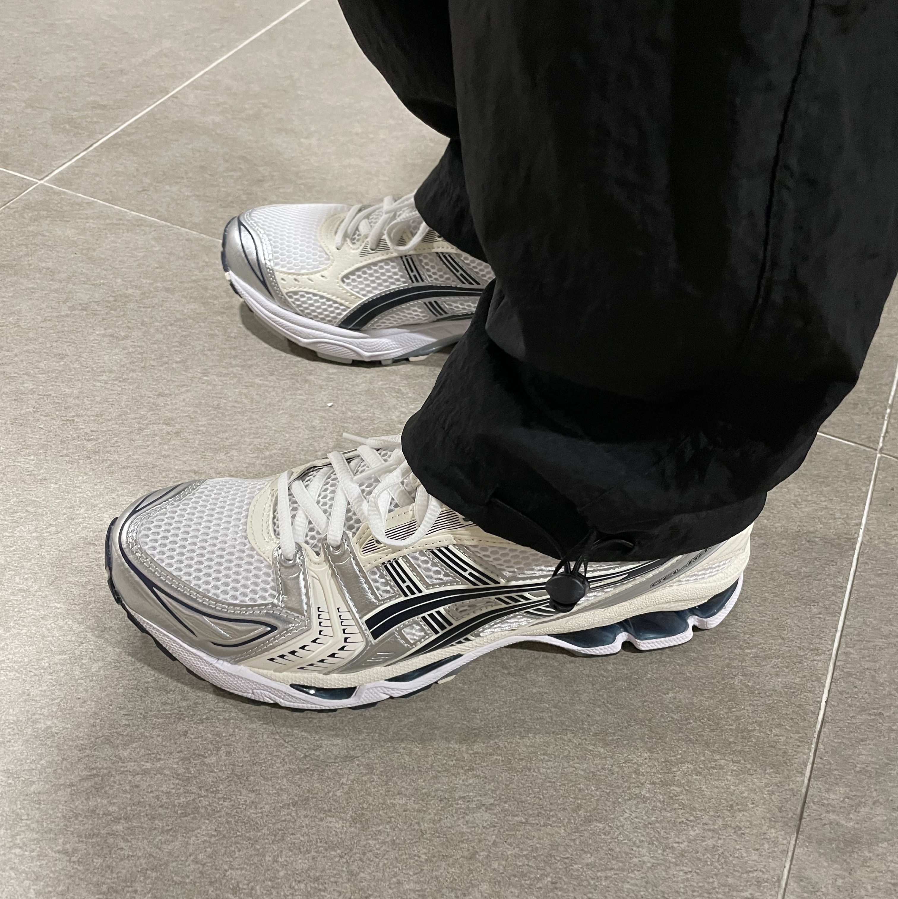 (W) Asics Gel-Kayano 14 White Midnight 착용 스타일