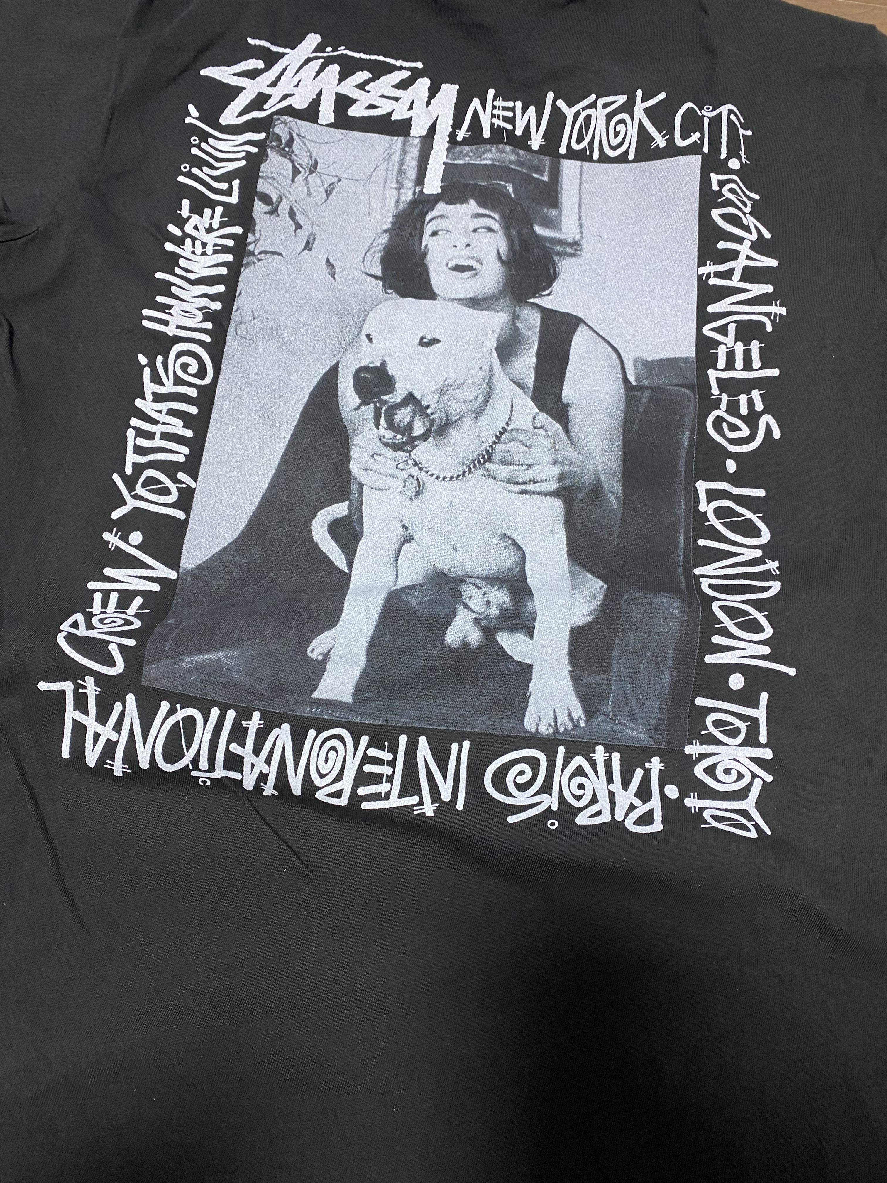 Stussy How We're Livin' Pigment Dyed T-Shirt Black 착용 스타일