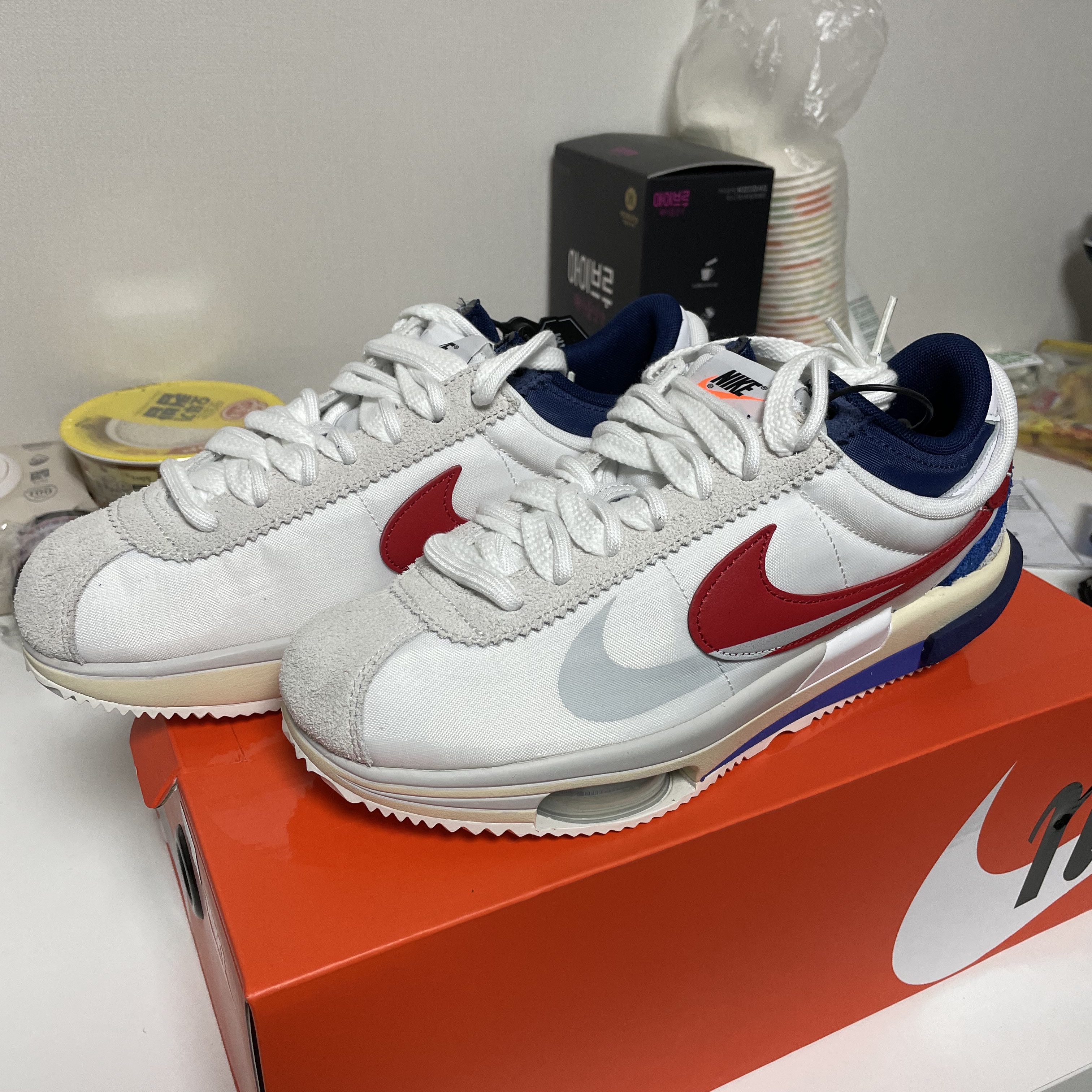 Nike x Sacai Zoom Cortez SP White and University Red 착용 스타일