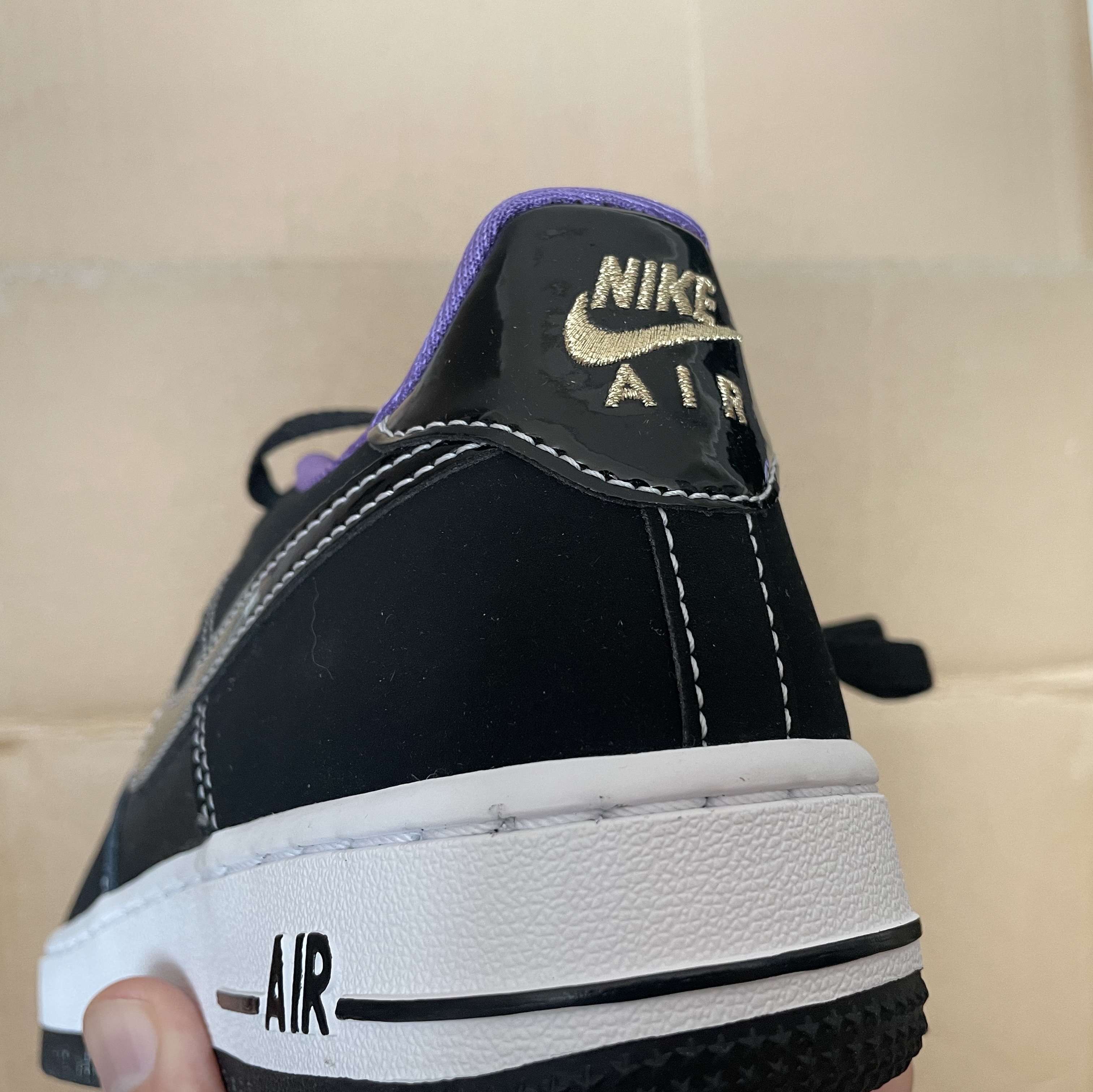 (GS) Nike Air Force 1 LV8 World Champ Black Iron Grey 착용 스타일 - 3