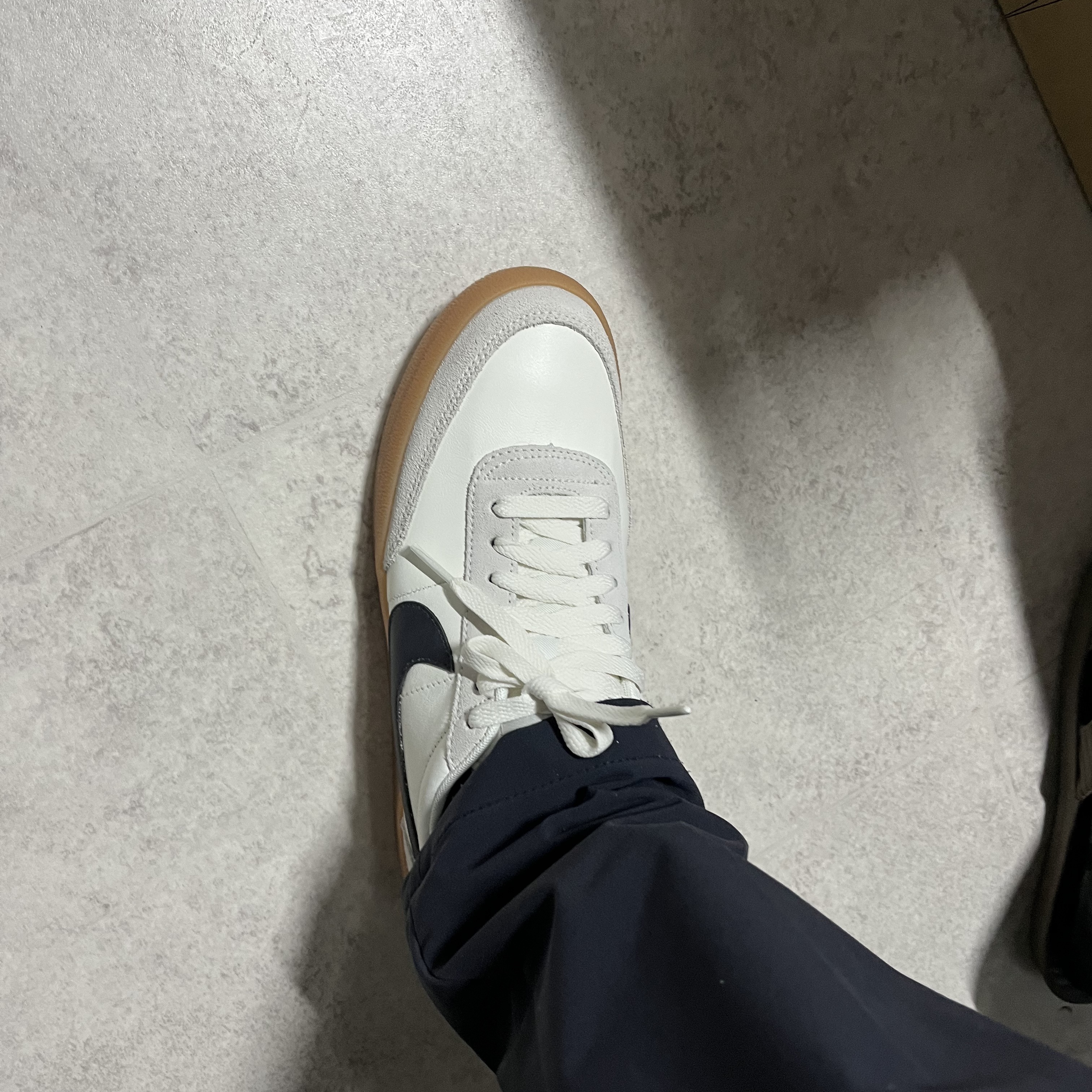 Nike Killshot 2 Leather Sail Oil Grey Gum 착용 스타일