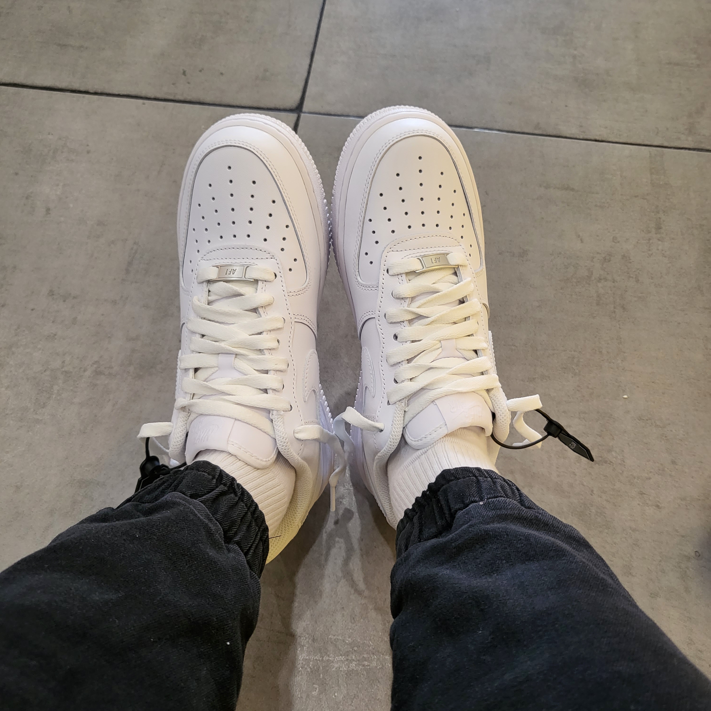 Nike Air Force 1 '07 Low White 착용 스타일