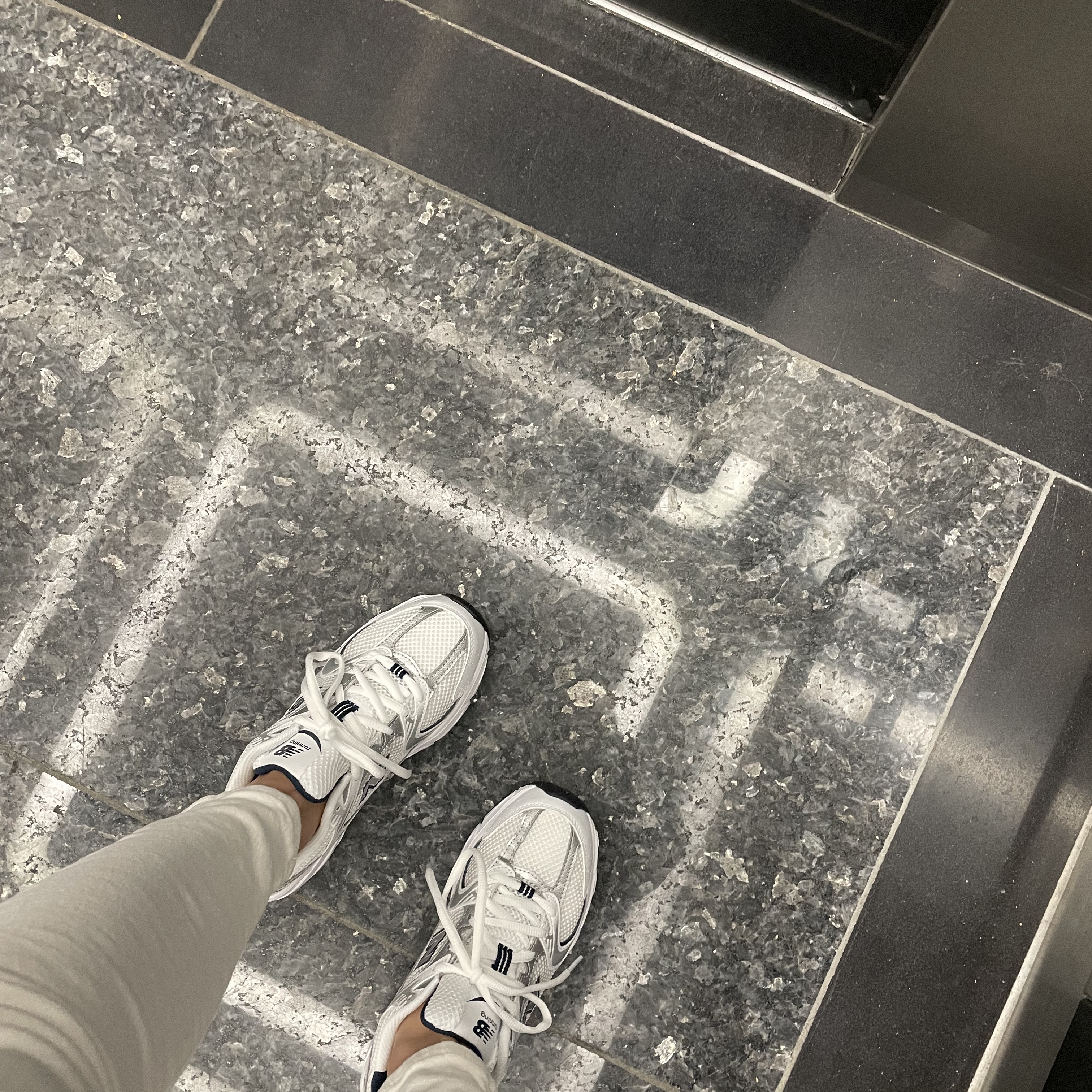 New Balance 530 White 착용 스타일