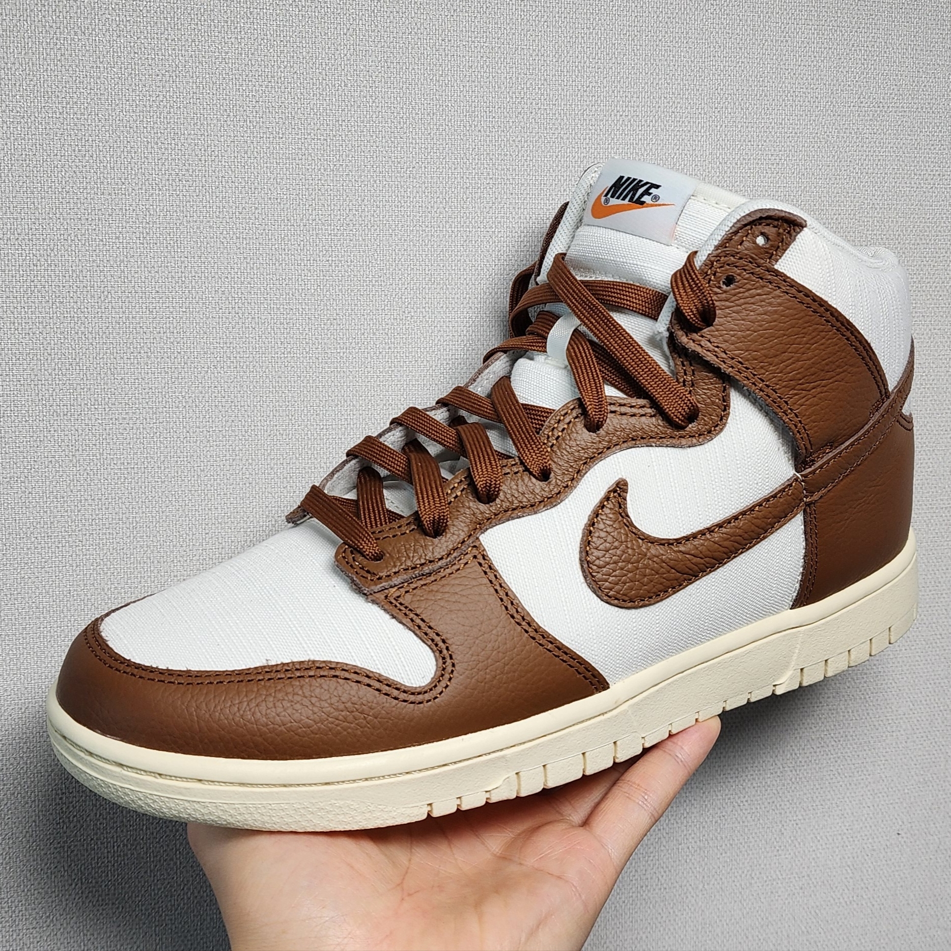 Nike Dunk High PRM Pecan and Sail 착용 스타일 - 1