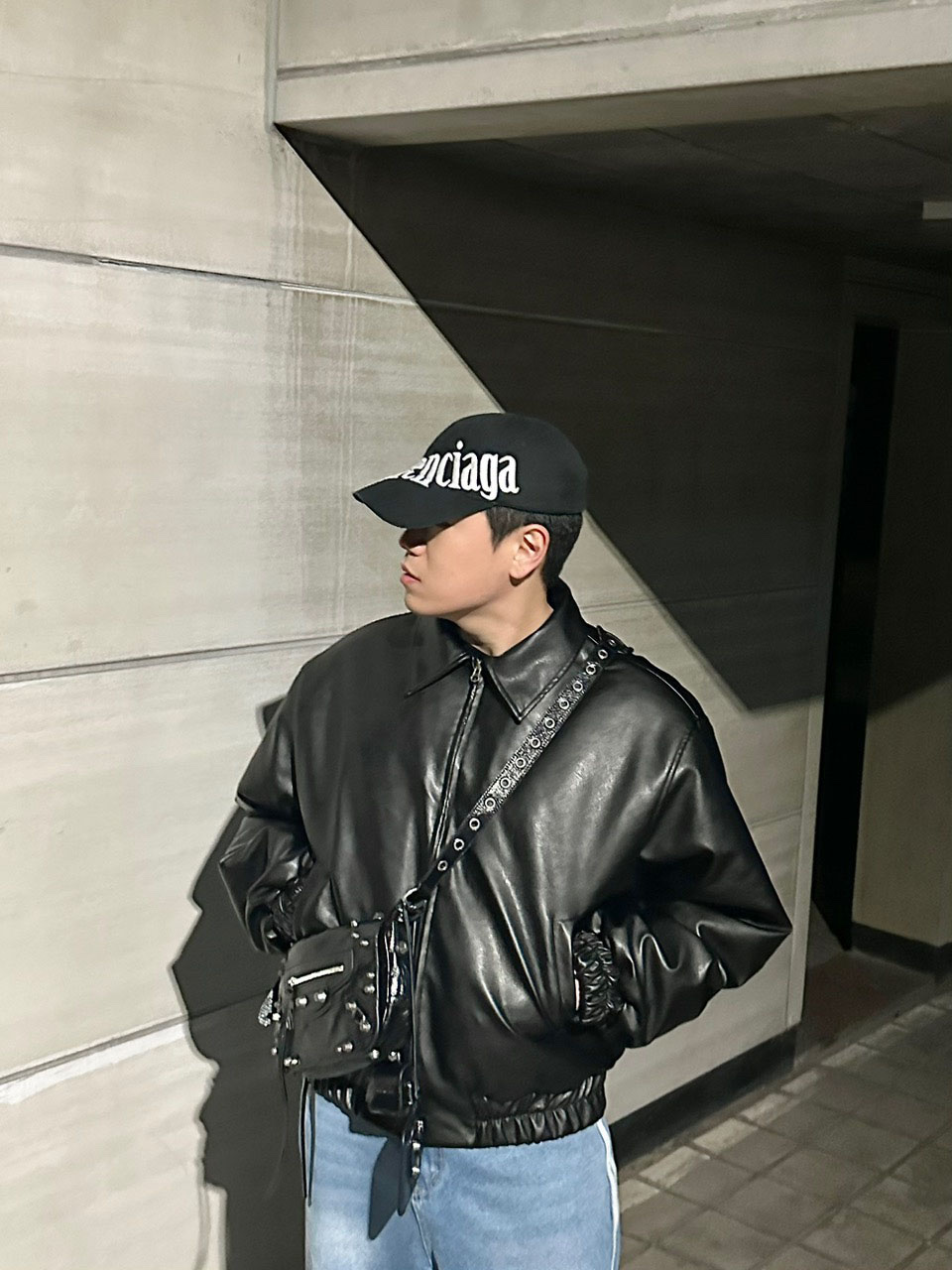 Balenciaga Crocodile Embossed Le Cagole XS Shoulder Bag Black, Yeezy Gap Engineered By Balenciaga Flame Cap Black 착용 스타일 - 3
