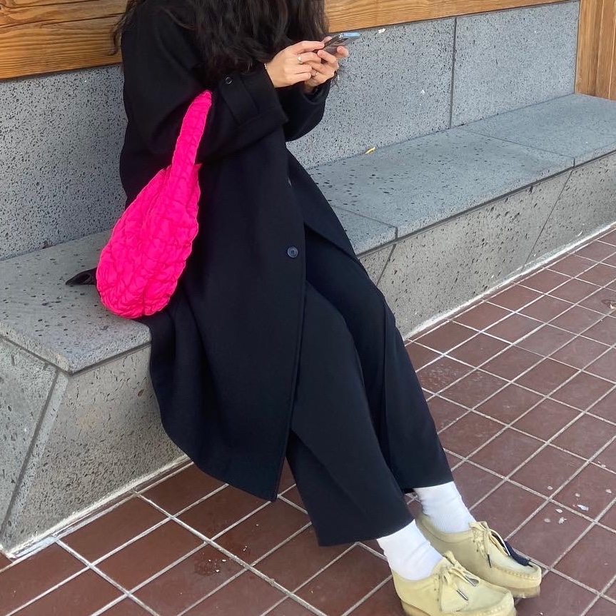 COS Quilted Mini Bag Pink, Clarks Wallabee Maple Suede 착용 스타일