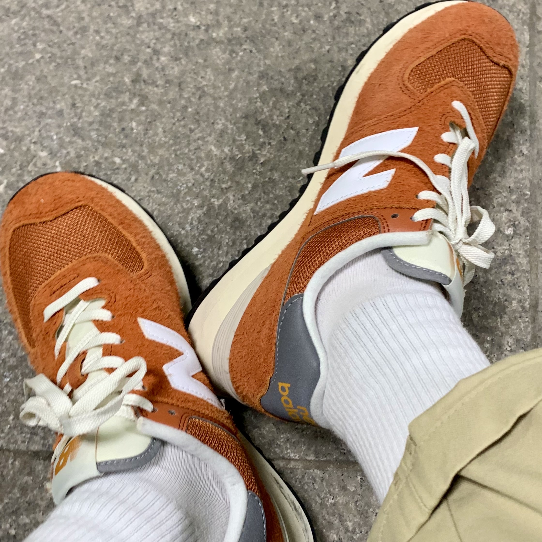 Nike Heritage 86 Futura Washed Cap Black White, New Balance 574 Heritage Orange Burst White 착용 스타일 - 4