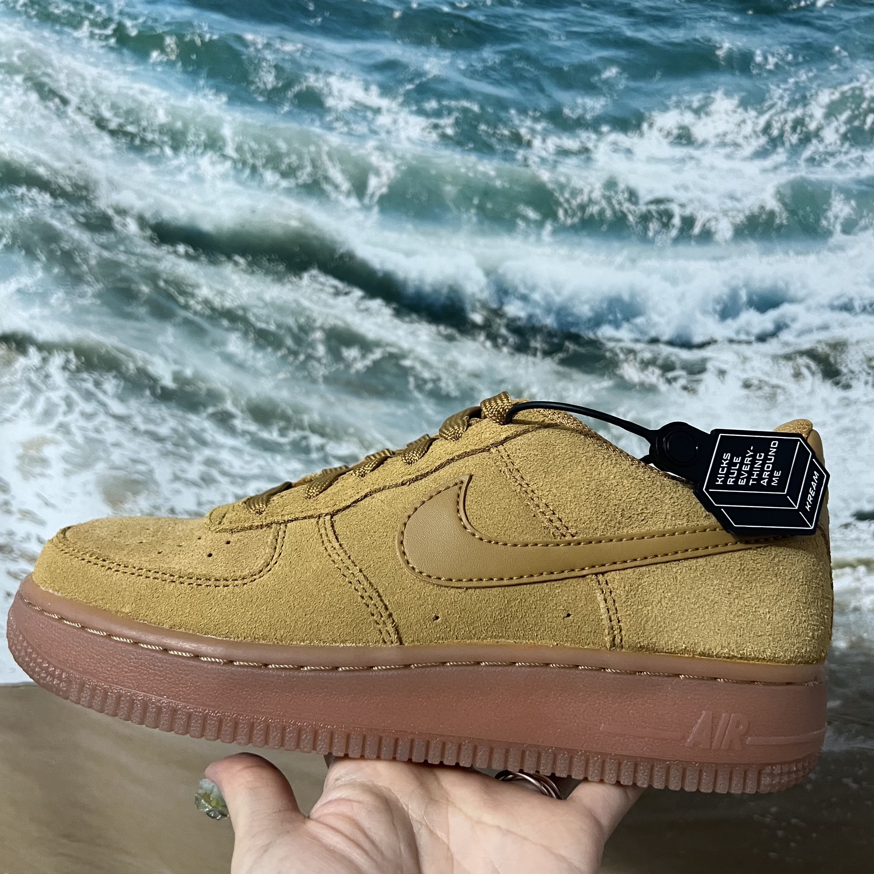 (GS) Nike Air Force 1 LV8 3 Wheat 착용 스타일 - 5