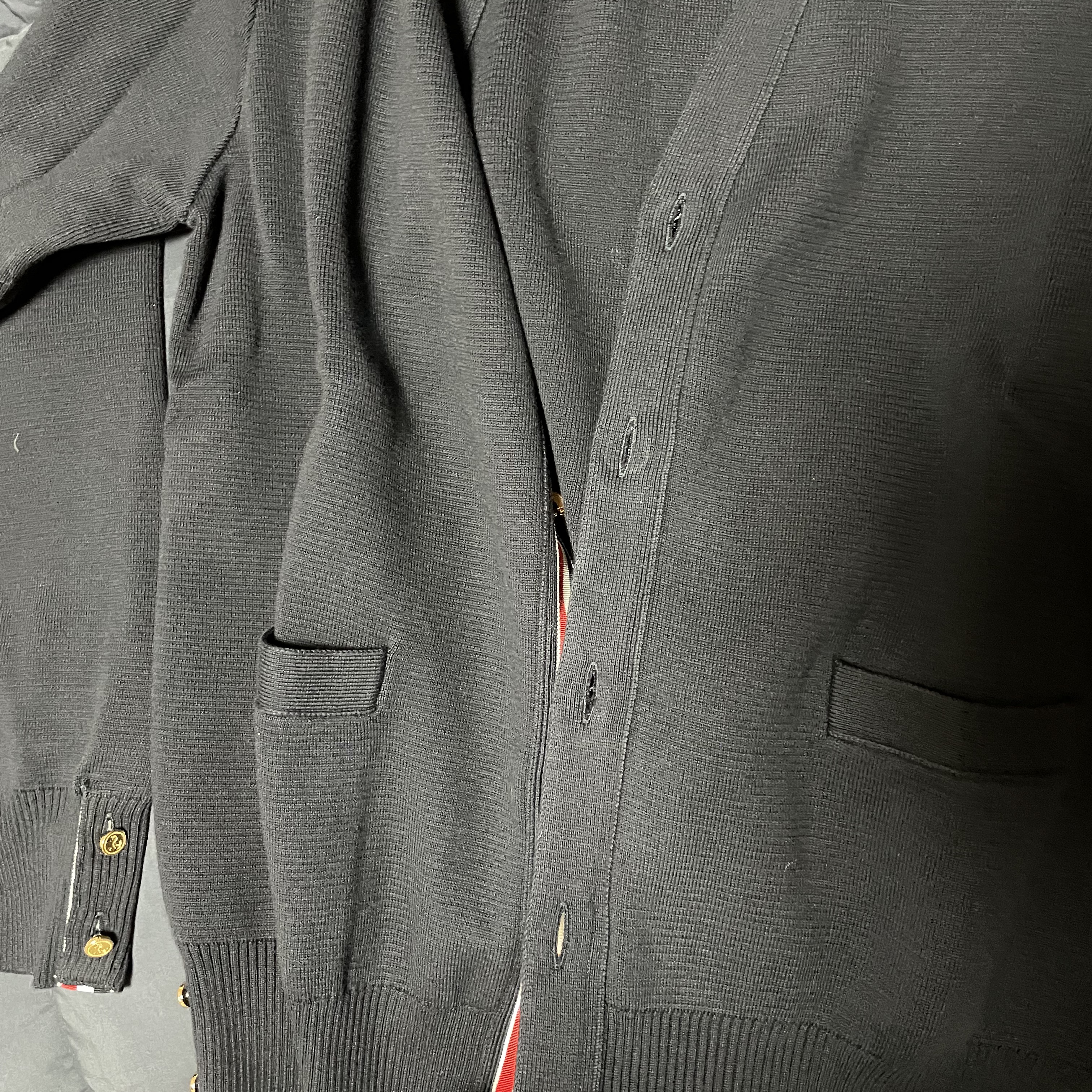 Thom Browne Milano Stitch 4-Bar Cardigan Navy 착용 스타일 - 3