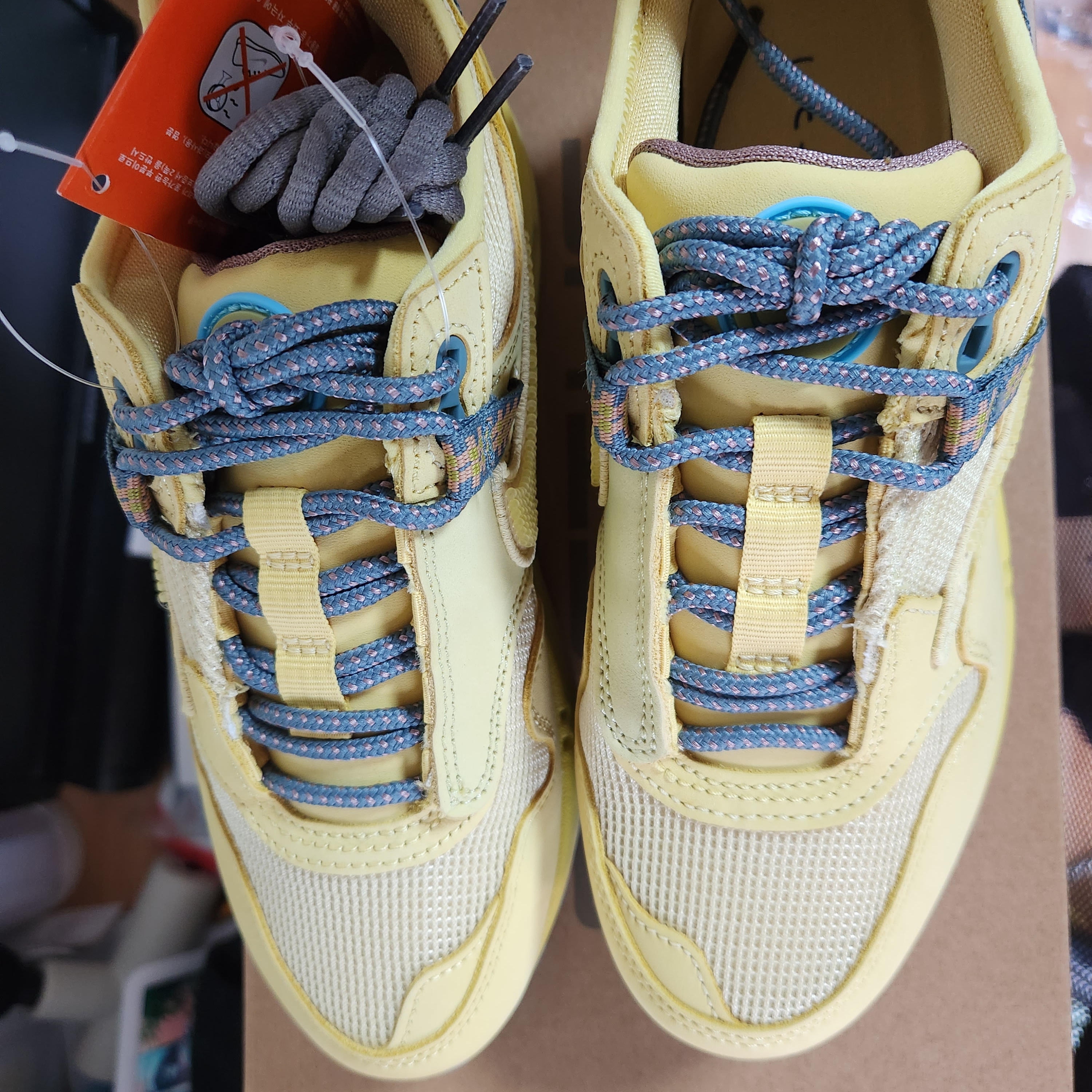 Nike x Travis Scott Air Max 1 Cact.us Gold 착용 스타일 - 3