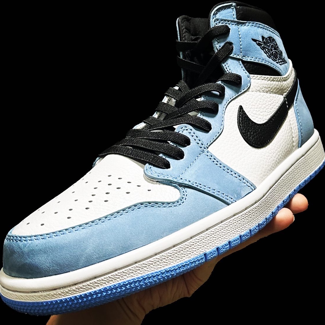 Jordan 1 Retro High OG University Blue 착용 스타일 - 2