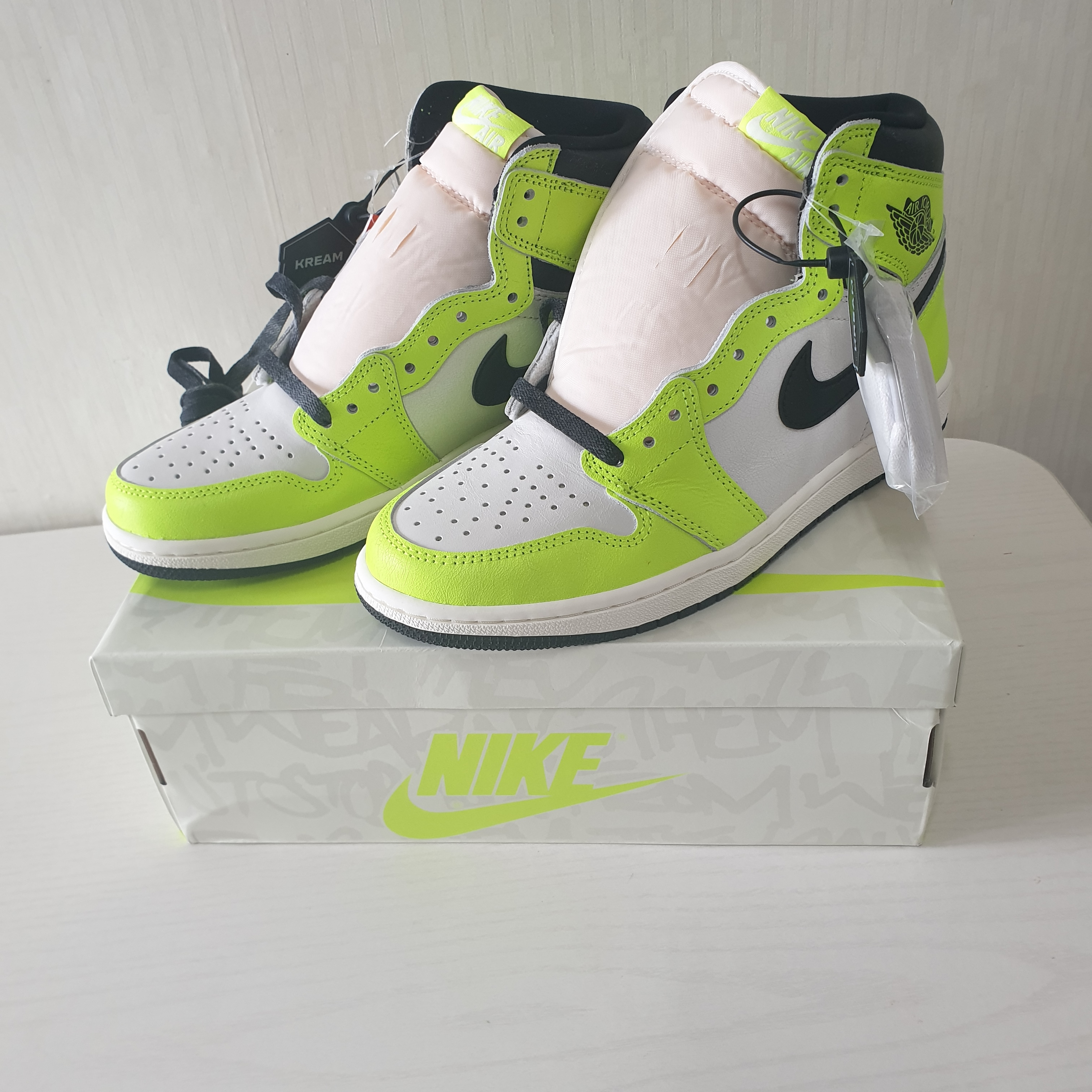 Jordan 1 Retro High OG Volt 착용 스타일 - 1