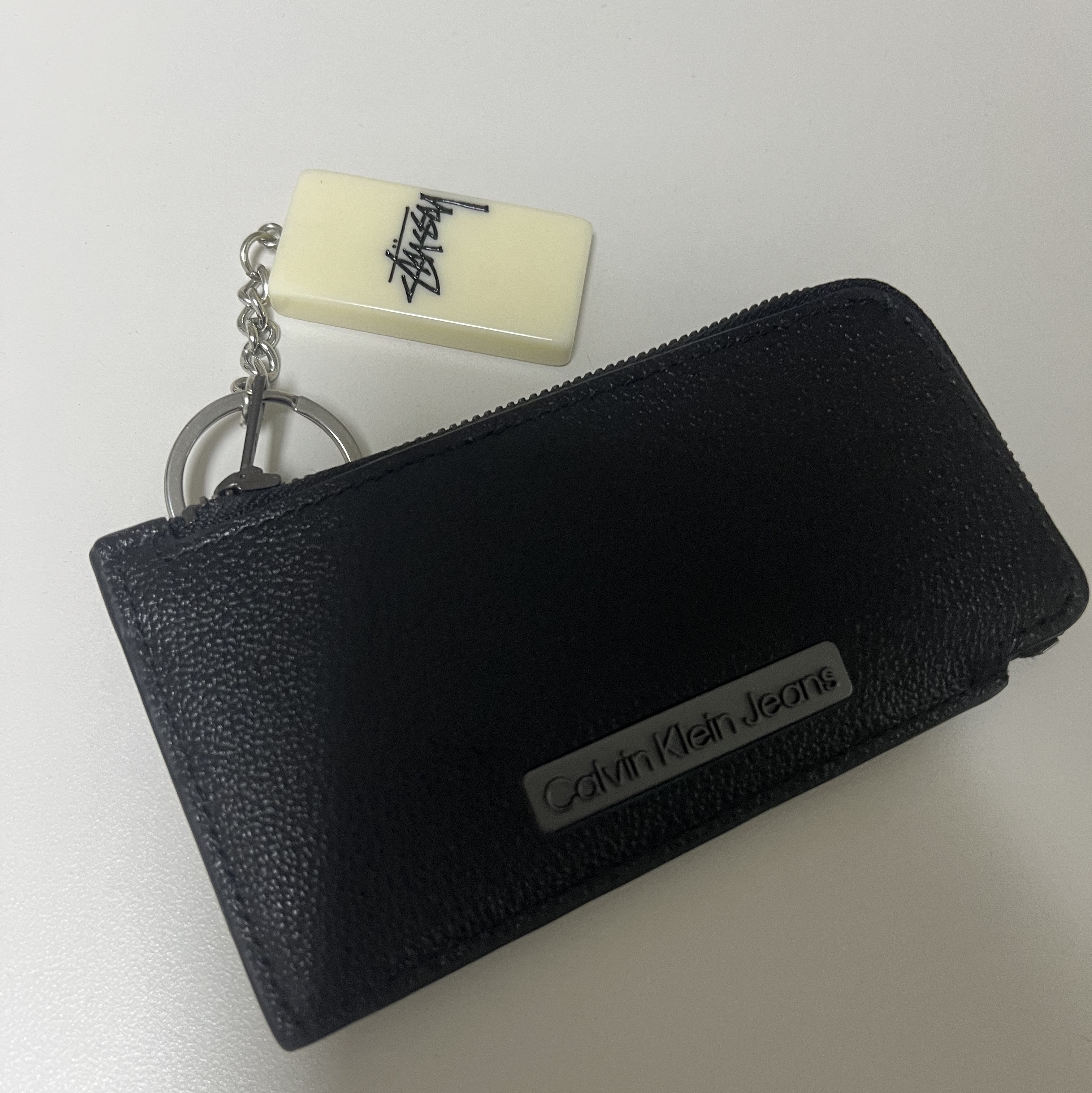 Stussy Domino Keychain Natural 착용 스타일