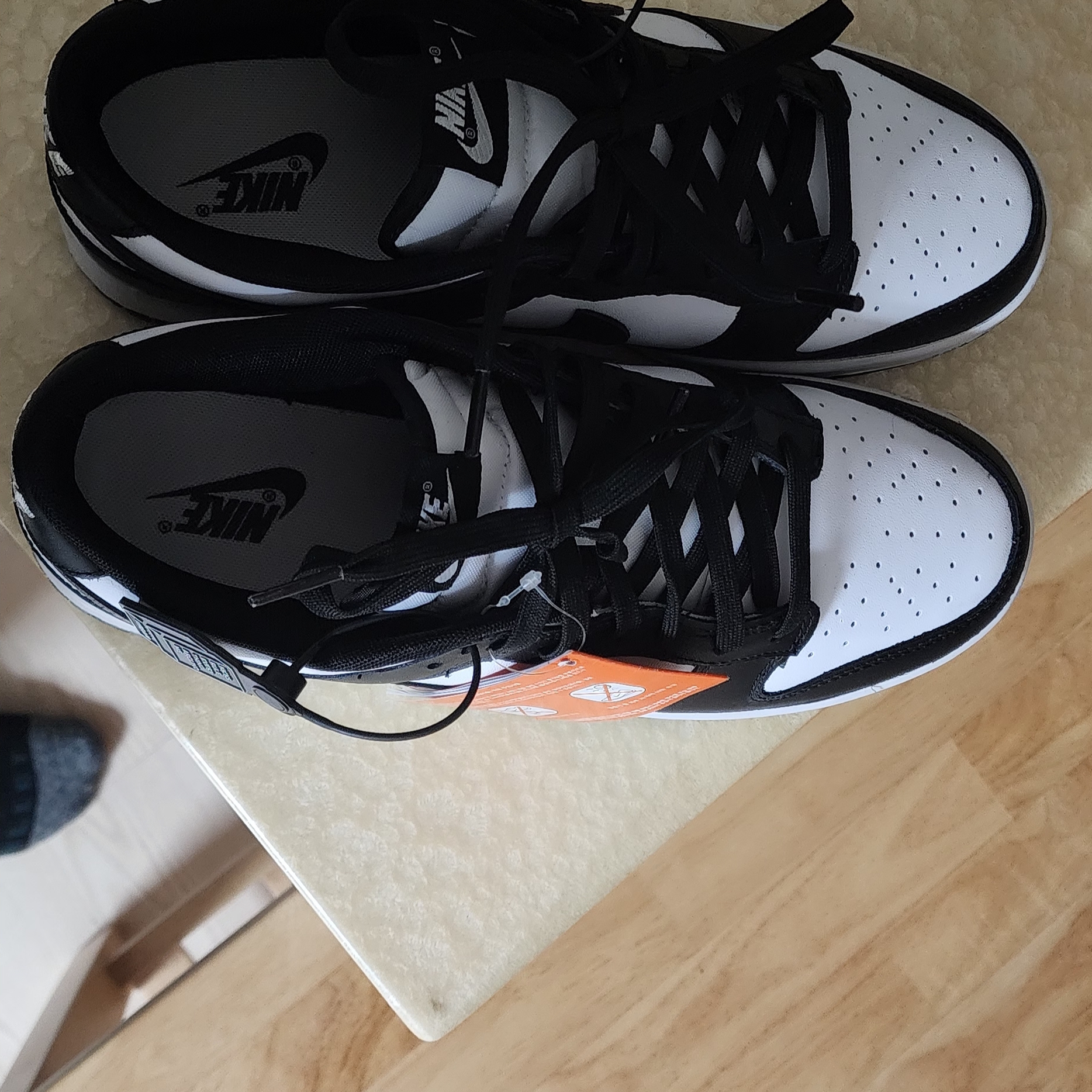 Nike Dunk Low Retro Black 착용 스타일 - 1