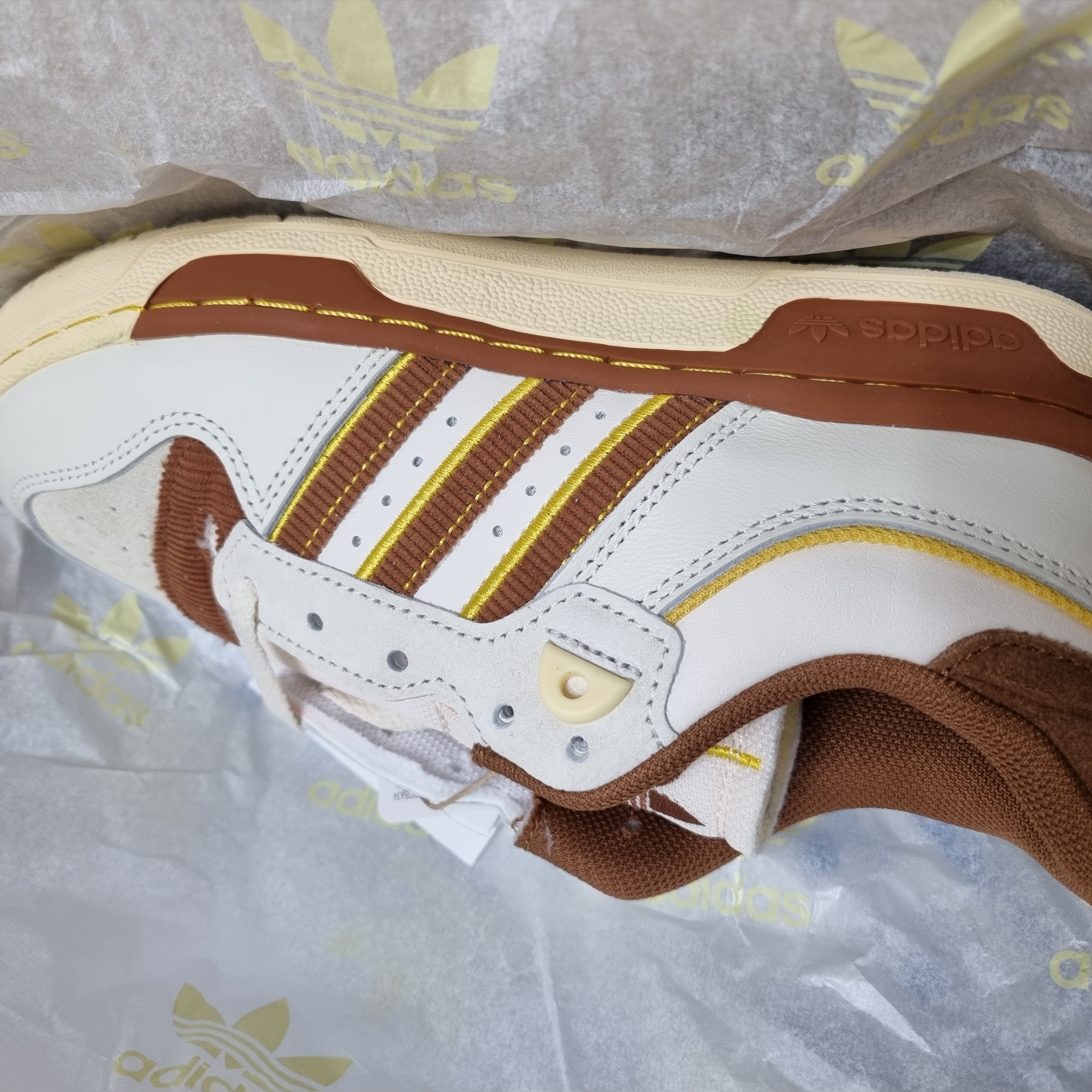 Adidas Rivalry Low 86 Cloud White Wild Brown 착용 스타일