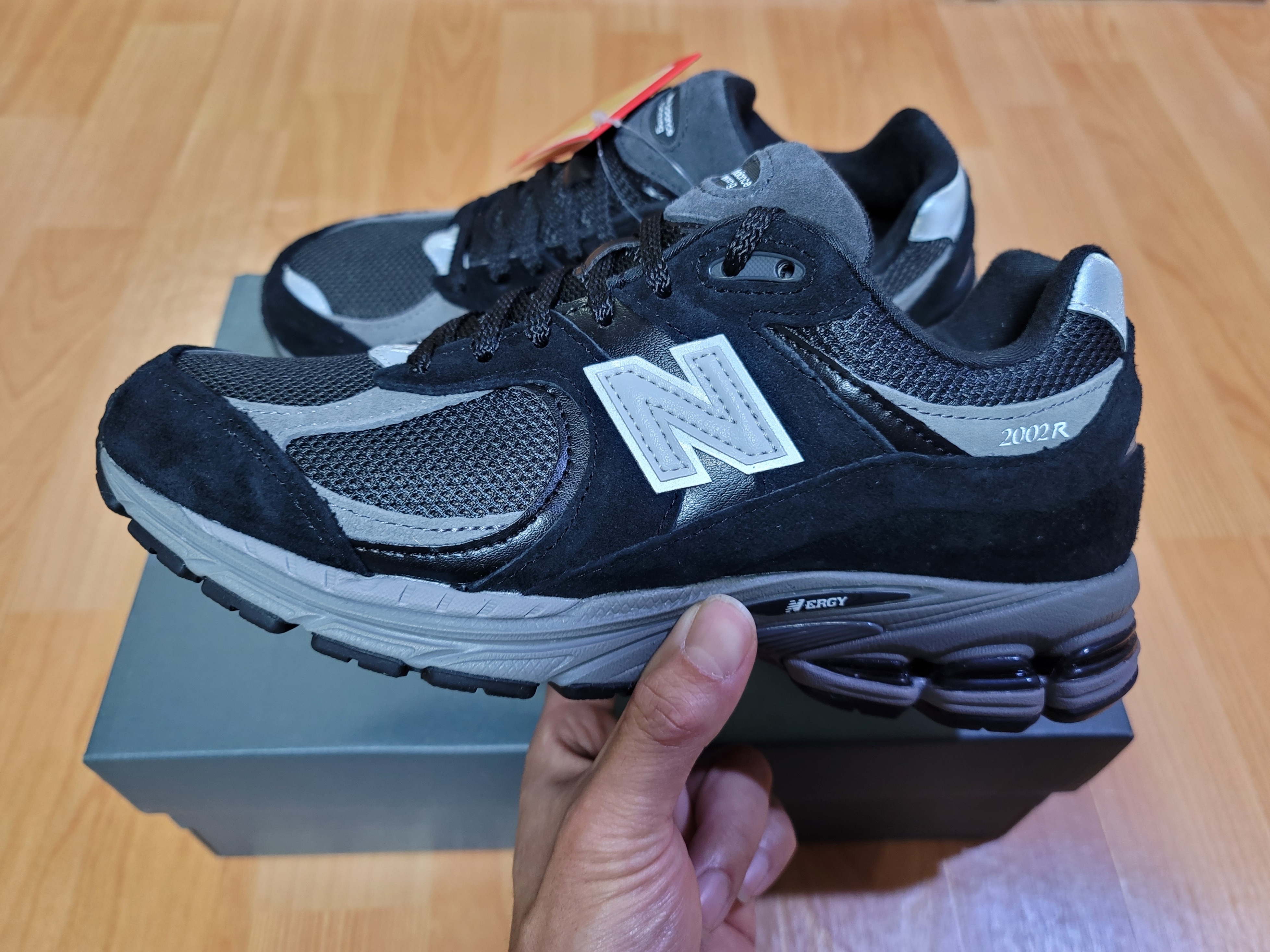New Balance 2002R Black Dark Grey - JD Sports Exclusive 착용 스타일 - 1