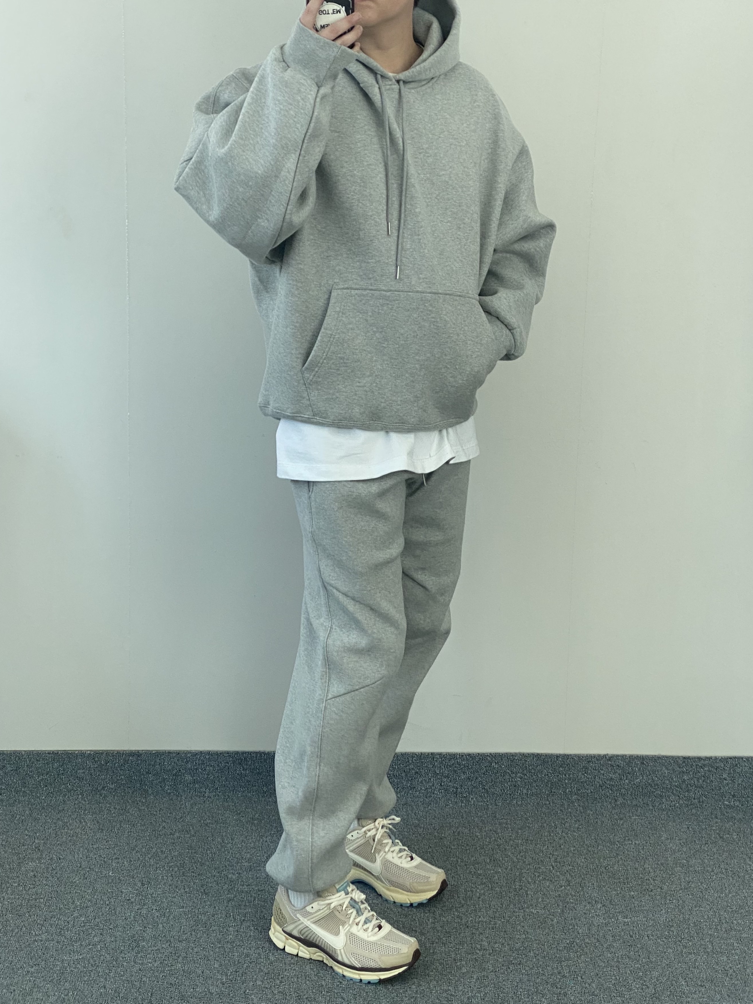 (W) Nike Zoom Vomero 5 Oatmeal 착용 스타일 - 1