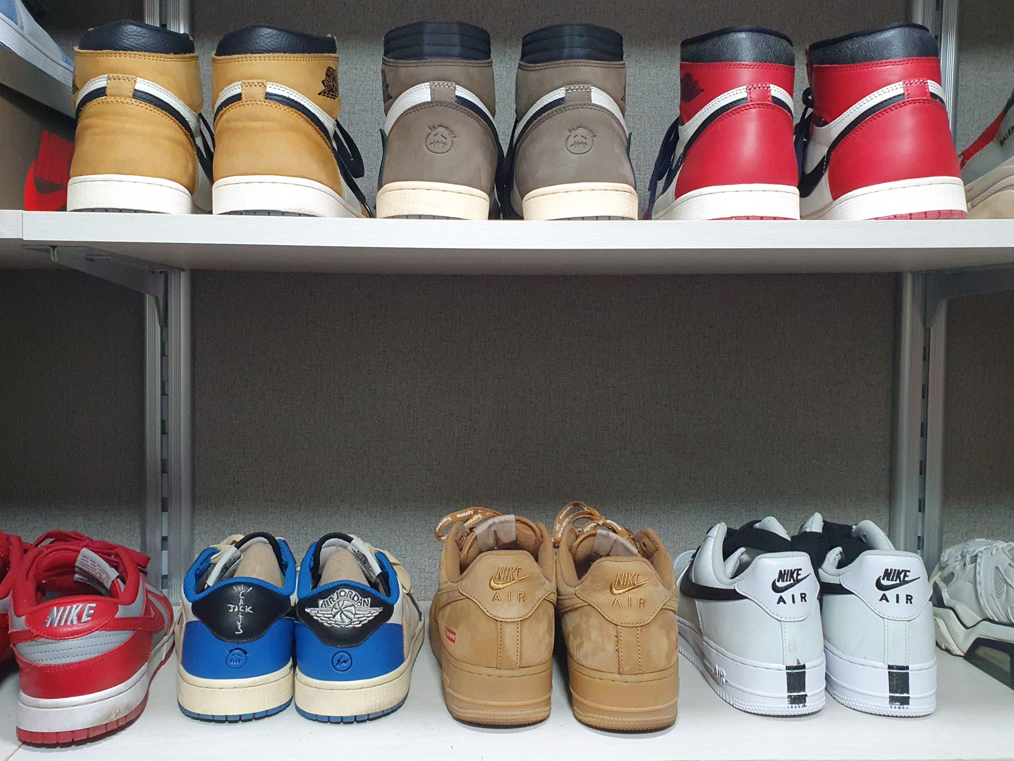 Jordan 1 Retro High Rookie of the Year, Jordan 1 x Travis Scott Retro High OG SP Mocha 착용 스타일
