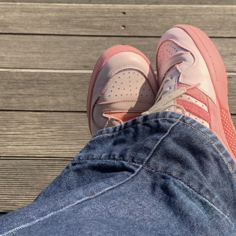 Adidas Forum 84 Low Pink 착용 스타일 - 1