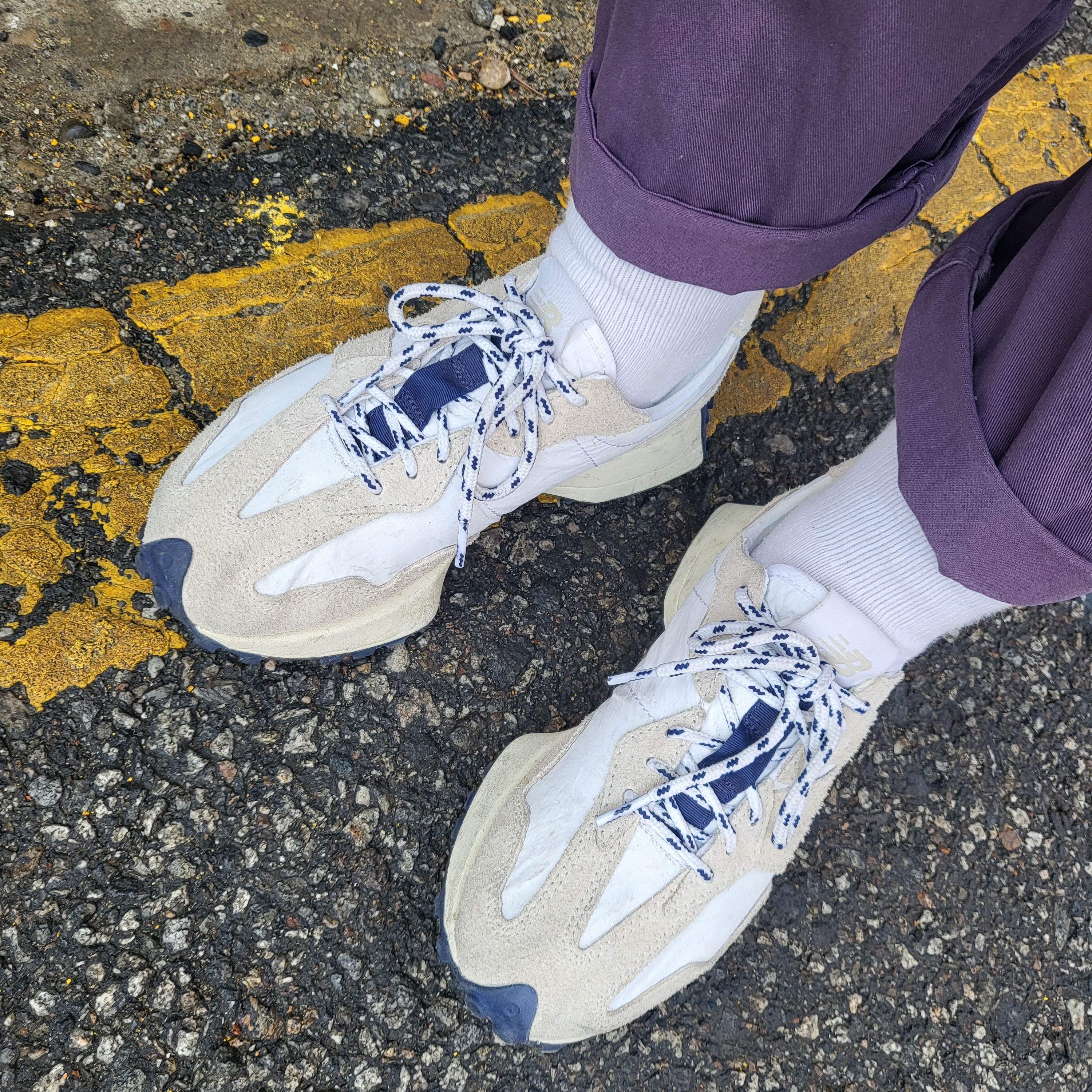 (W) New Balance 327 White Moonbeam 착용 스타일