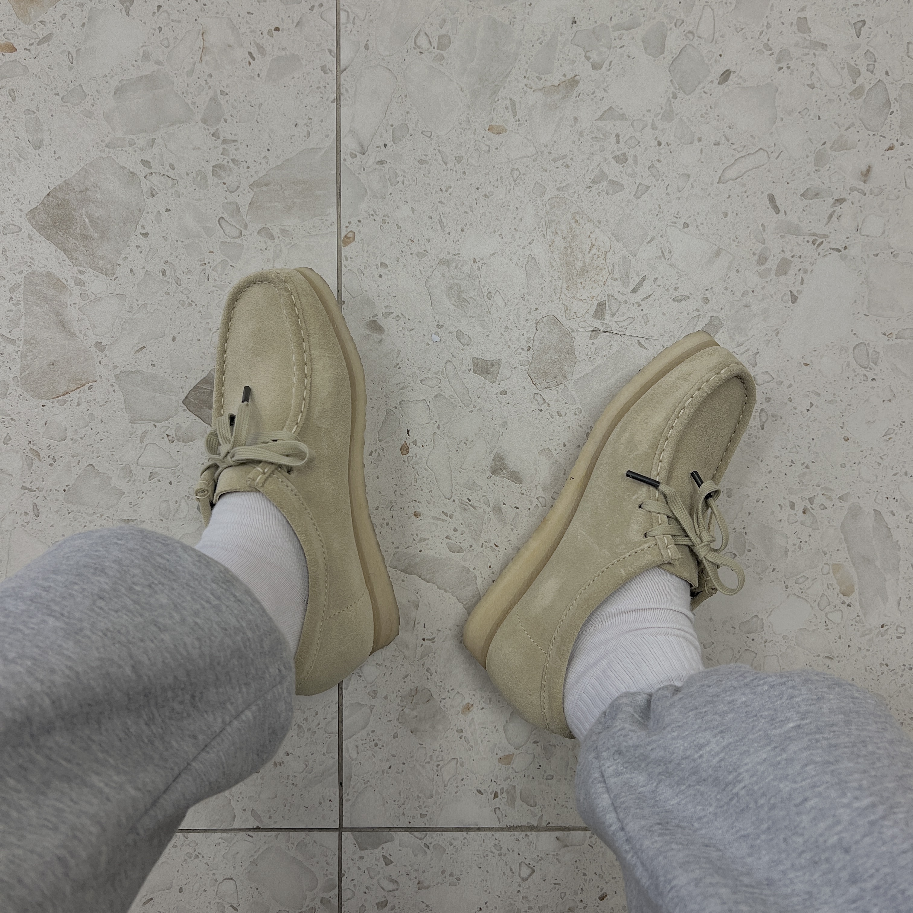 Clarks Wallabee Maple Suede 착용 스타일 - 2