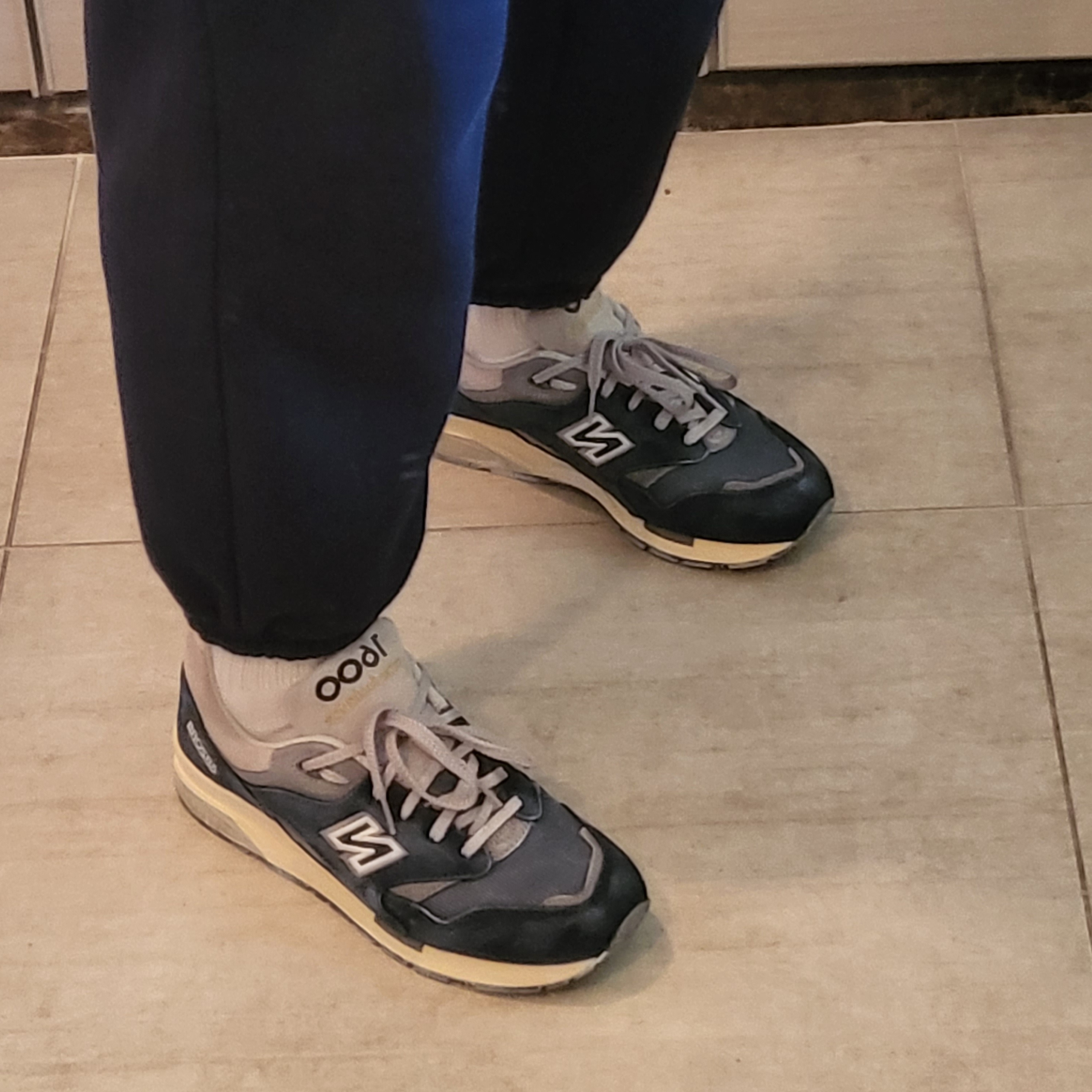 New Balance 1600 Premium Vintage Navy 착용 스타일