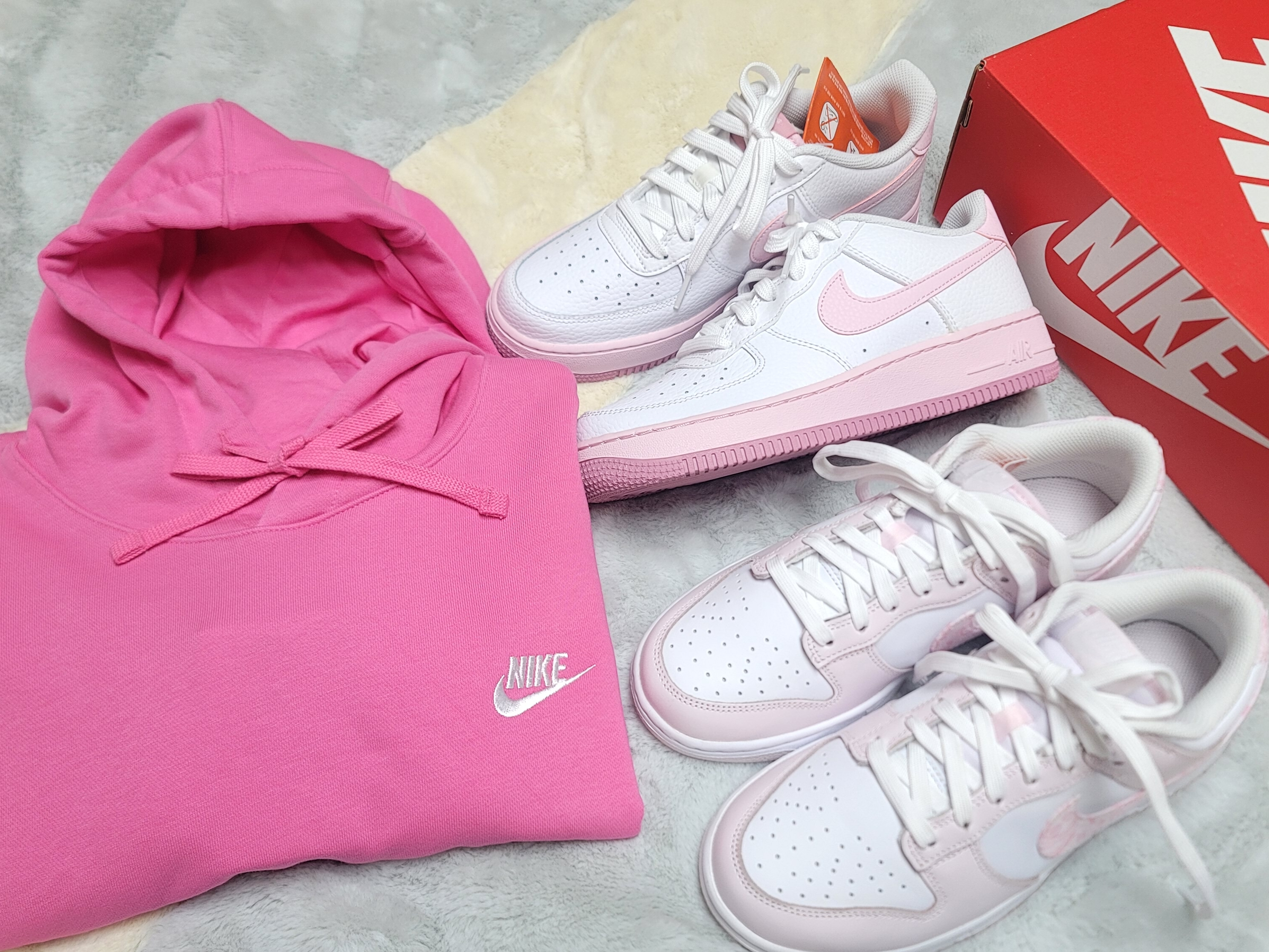 (GS) Nike Air Force 1 White Pink, (W) Nike Dunk Low Pearl Pink 착용 스타일 - 1