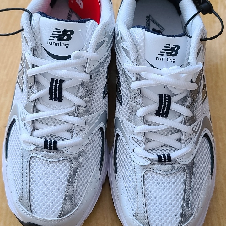New Balance 530 White 착용 스타일 - 1
