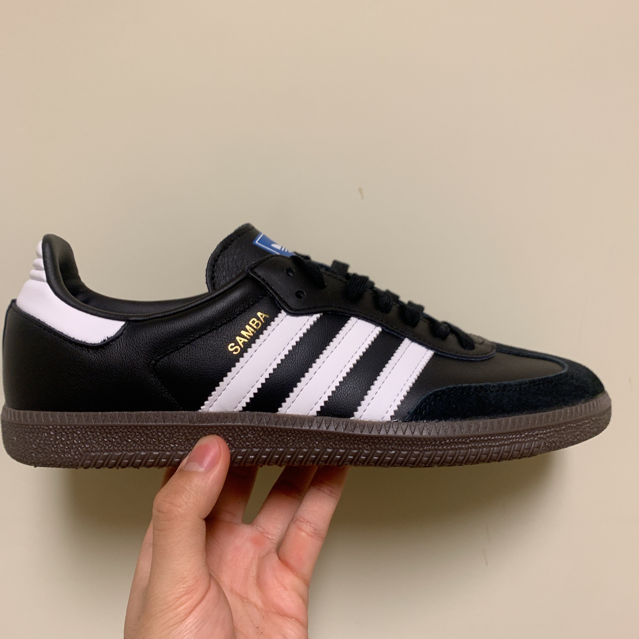 Adidas Samba OG Black White Gum 착용 스타일