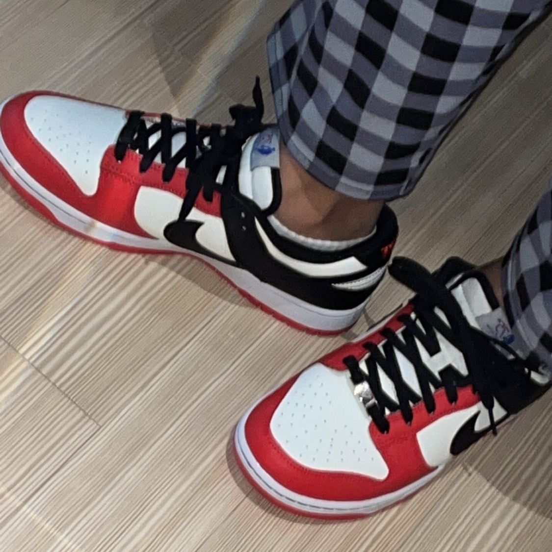Nike x NBA Dunk Low Retro EMB Black and Chile Red 착용 스타일
