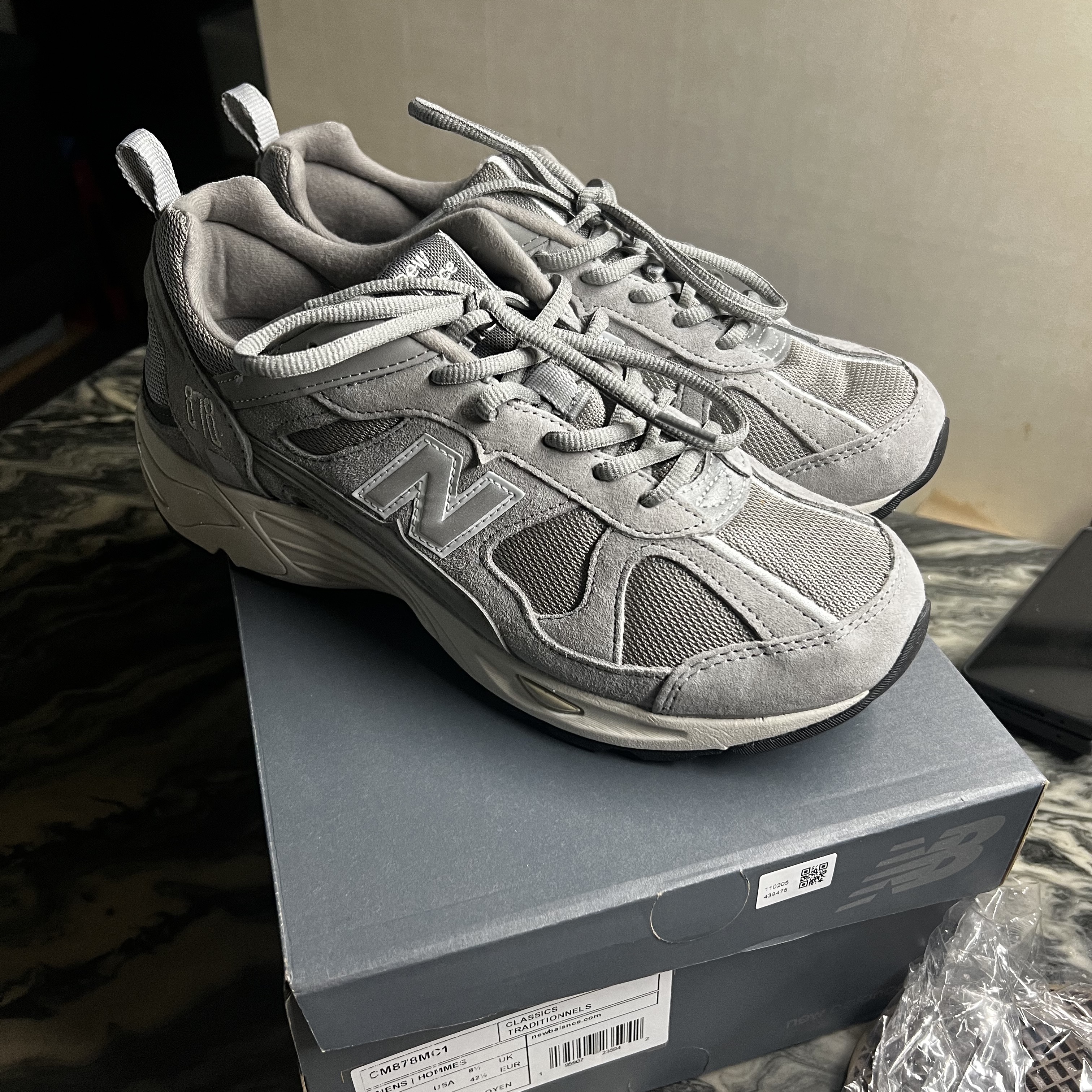 New Balance 878 Gray 착용 스타일 - 1