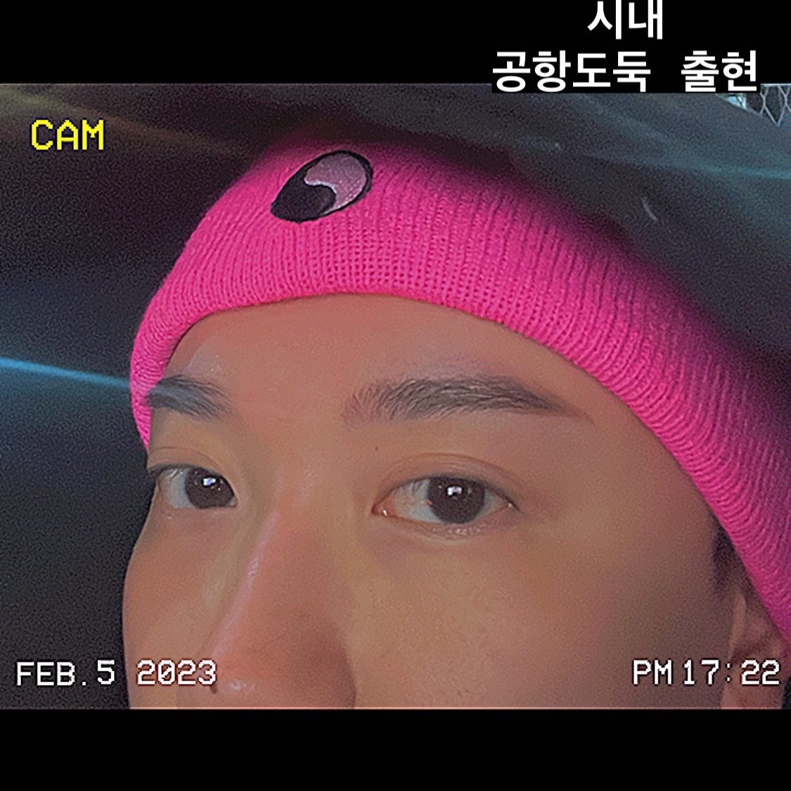 Stussy x Our Legacy Work Shop Yin Yang Beanie Fucshia, Nike x Sacai VaporWaffle Black and Gum 착용 스타일 - 3
