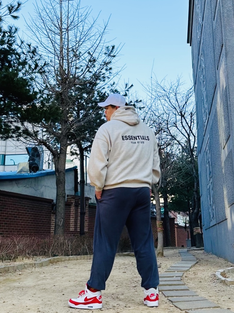 Essentials The Core Collection Hoodie Light Oatmeal, Jordan 3 Retro Tinker White University Red 착용 스타일