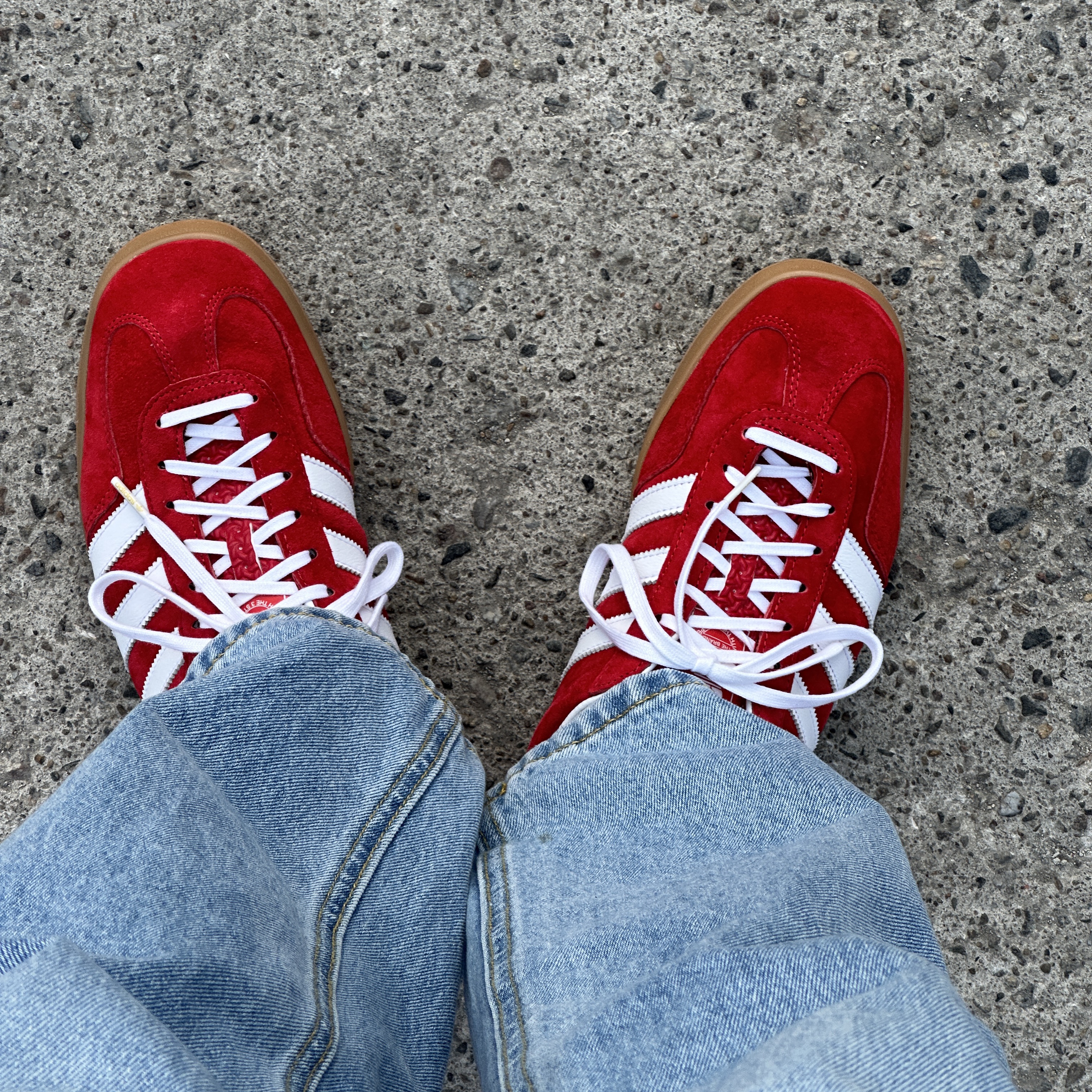 Adidas Gazelle Indoor Scarlet 착용 스타일