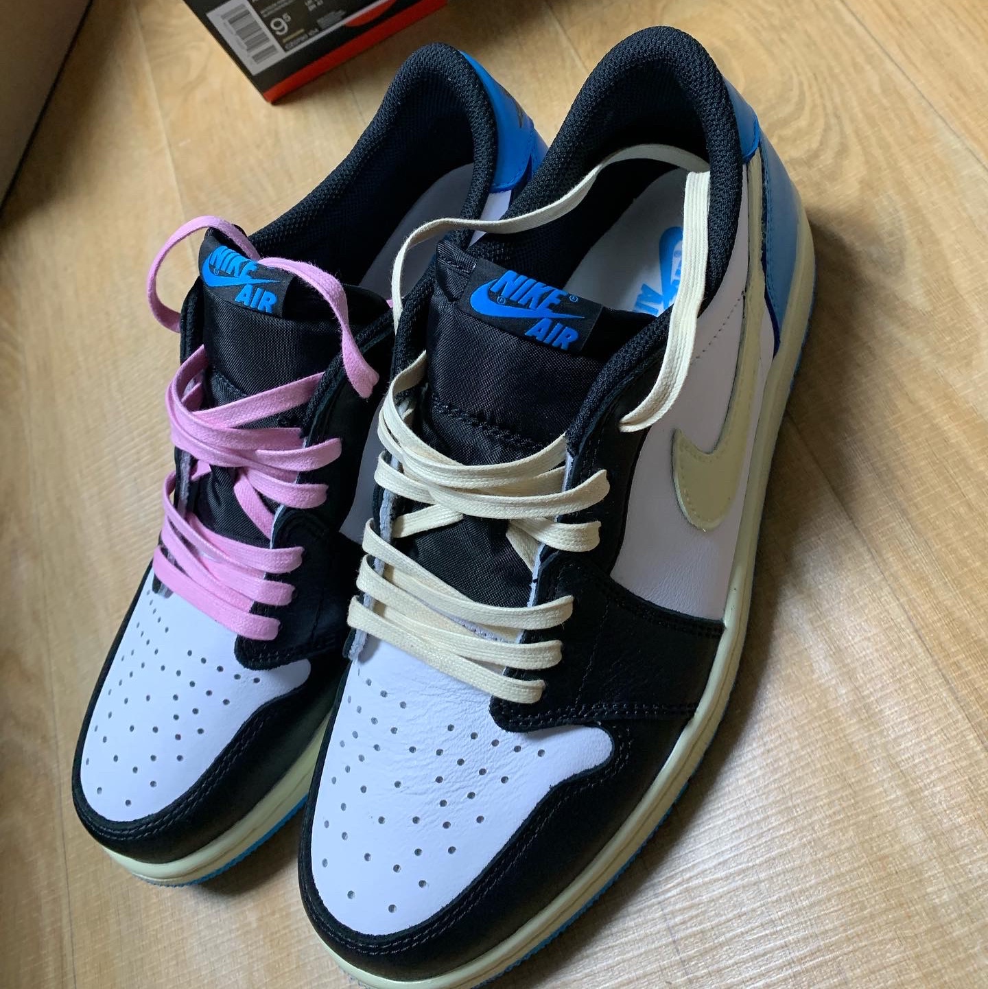Jordan 1 Retro Low OG Black and Dark Powder Blue 착용 스타일