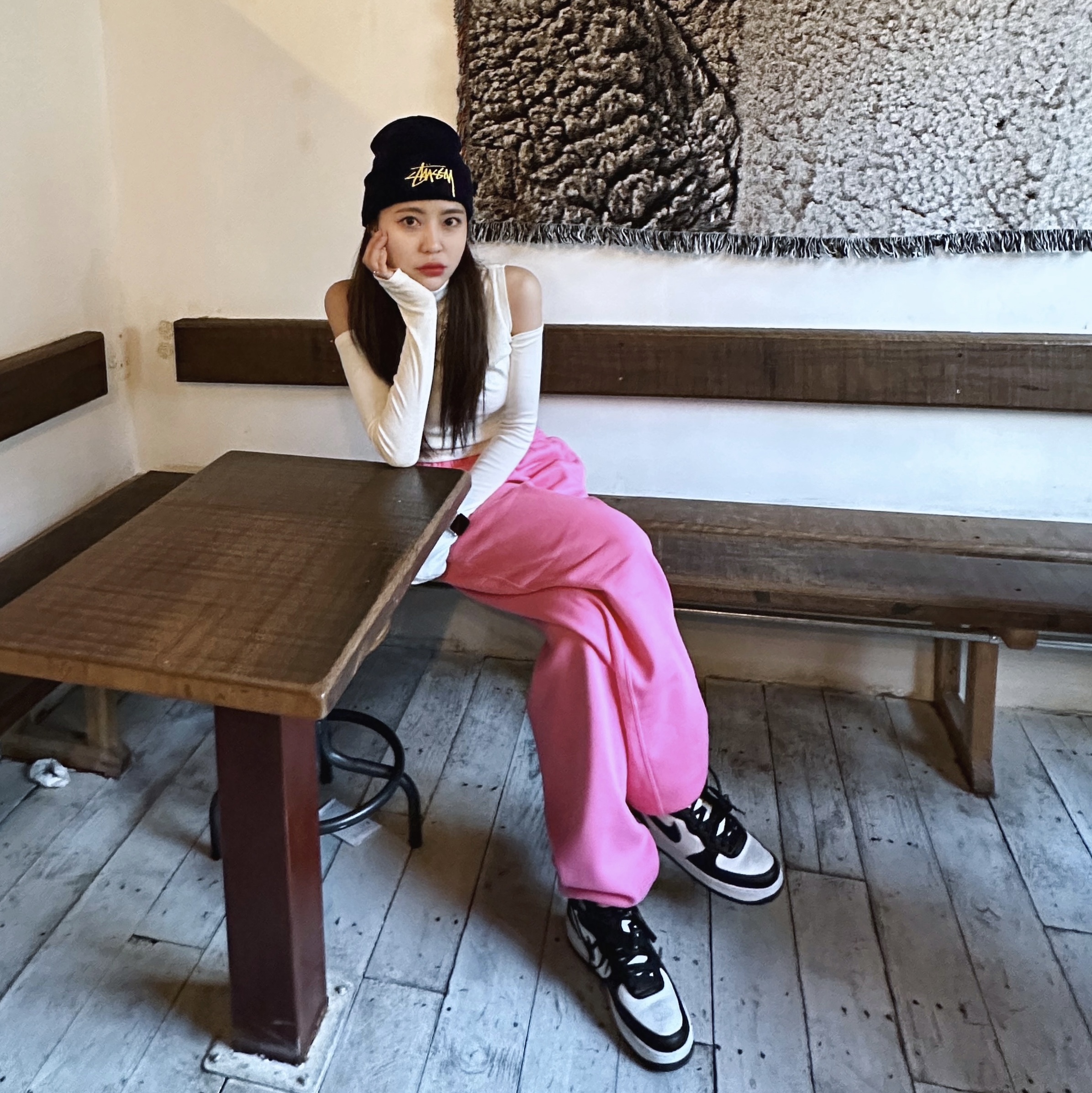 Nike x Stussy Air Force 1 '07 Mid SP Black and Light Bone, Nike x Stussy NRG Washed Fleece Pants Lotus PInk (DO5296-670) 착용 스타일 - 2