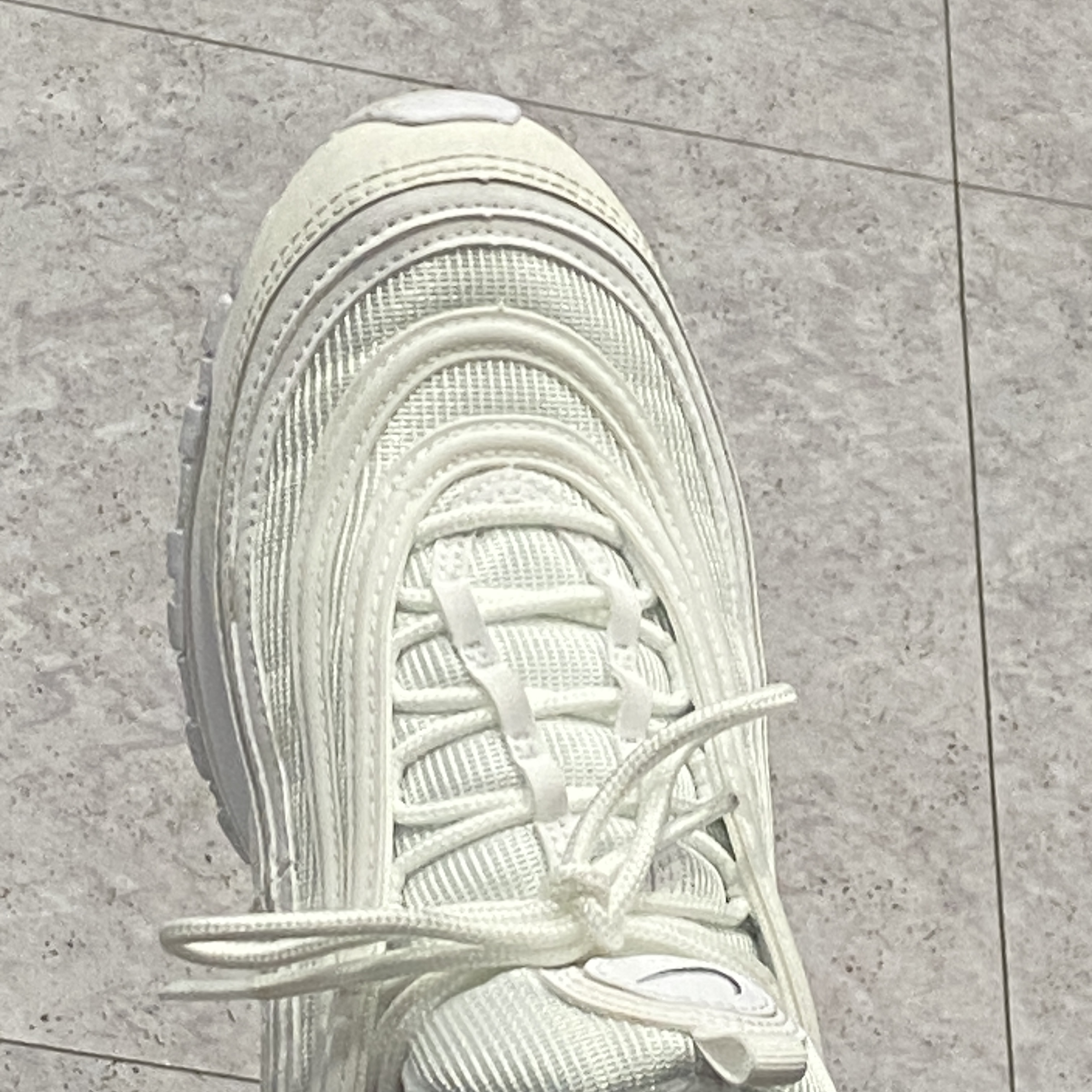 Nike Air Max 97 Triple White Wolf Grey 착용 스타일